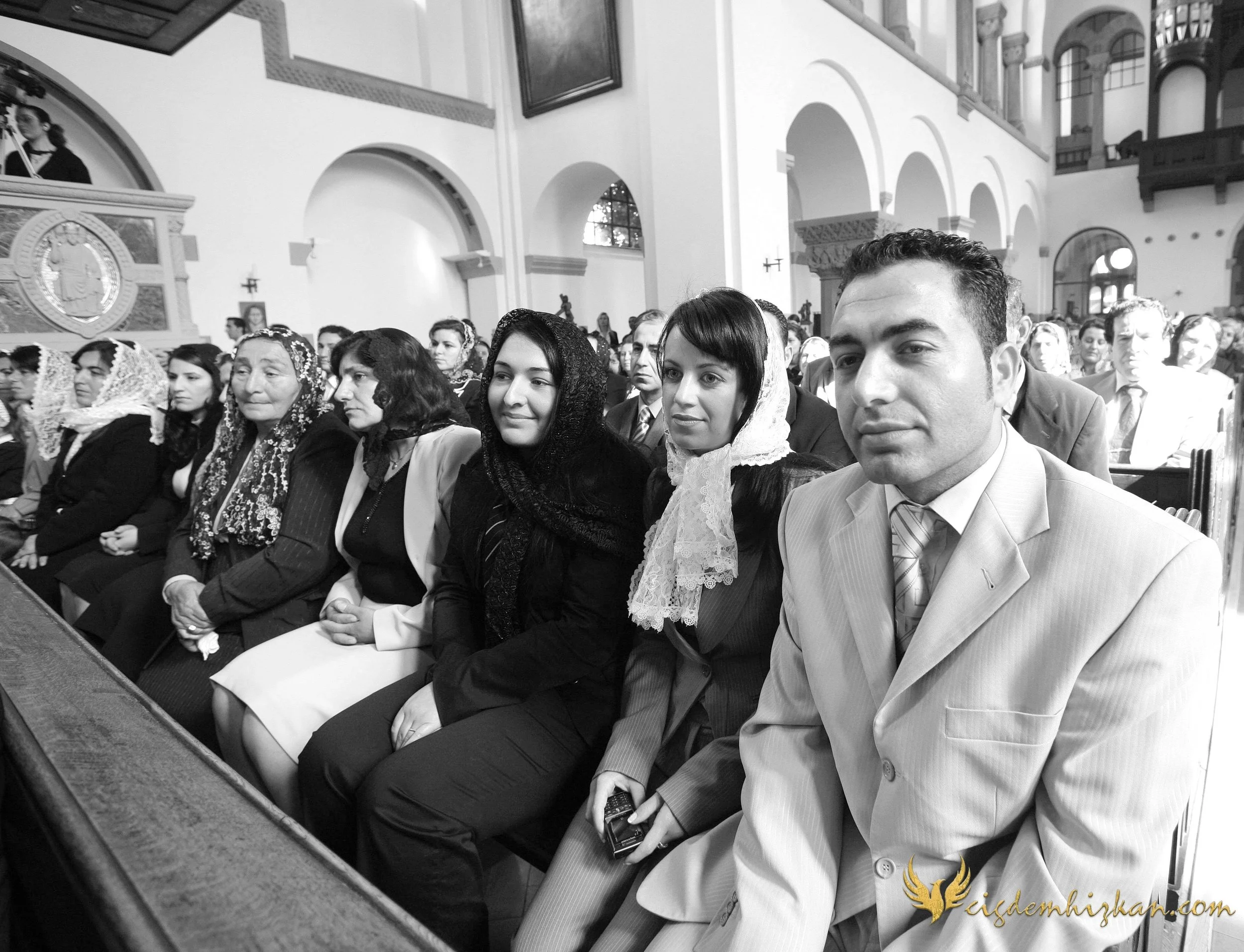 Faith & Community / İnanç ve Topluluk
Syriac Orthodox Church Liturgy – Berlin

A Syriac Orthodox Church ceremony marking the ordination of Abuna Murat Üzel as a priest in Berlin.The photographs document this moment of faith and community during the l