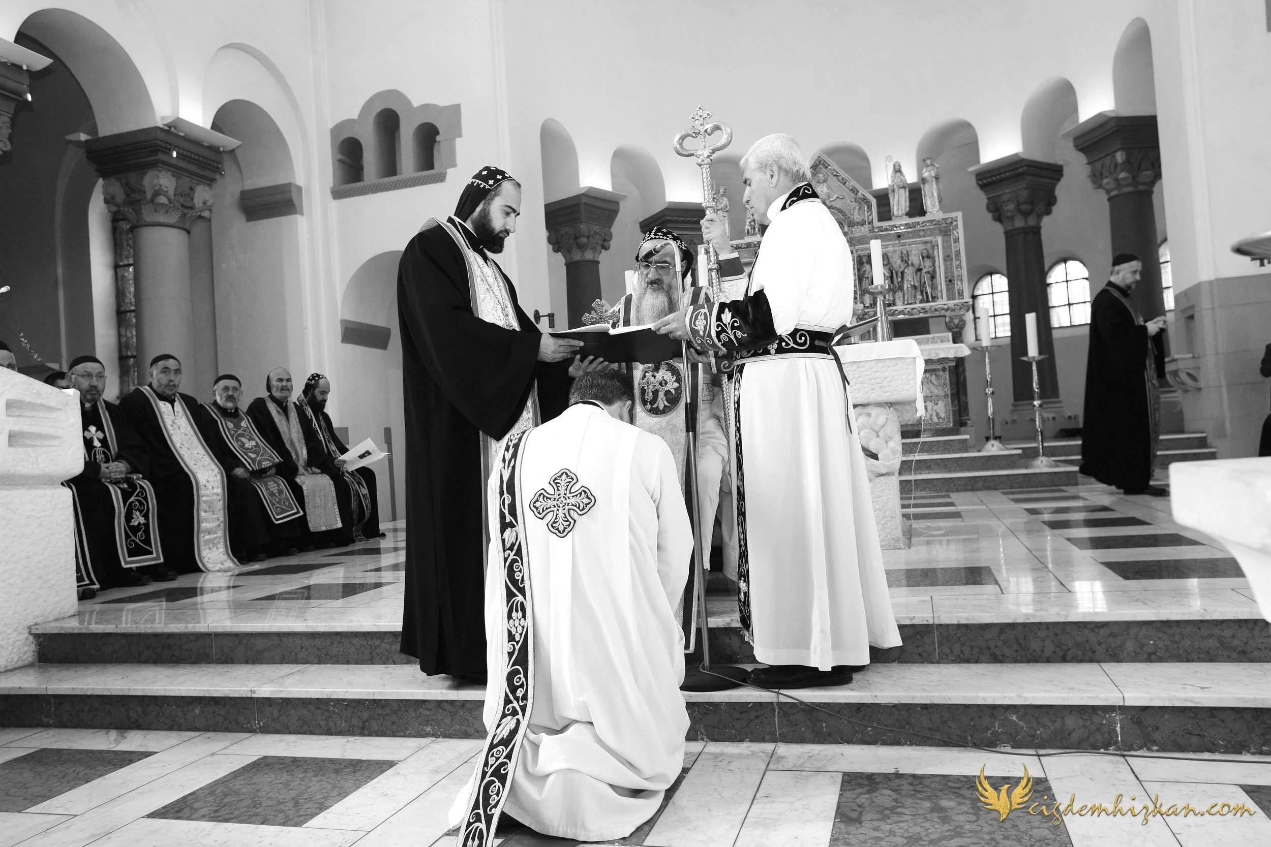 Faith & Community / İnanç ve Topluluk
Syriac Orthodox Church Liturgy – Berlin

A Syriac Orthodox Church ceremony marking the ordination of Abuna Murat Üzel as a priest in Berlin.The photographs document this moment of faith and community during the l