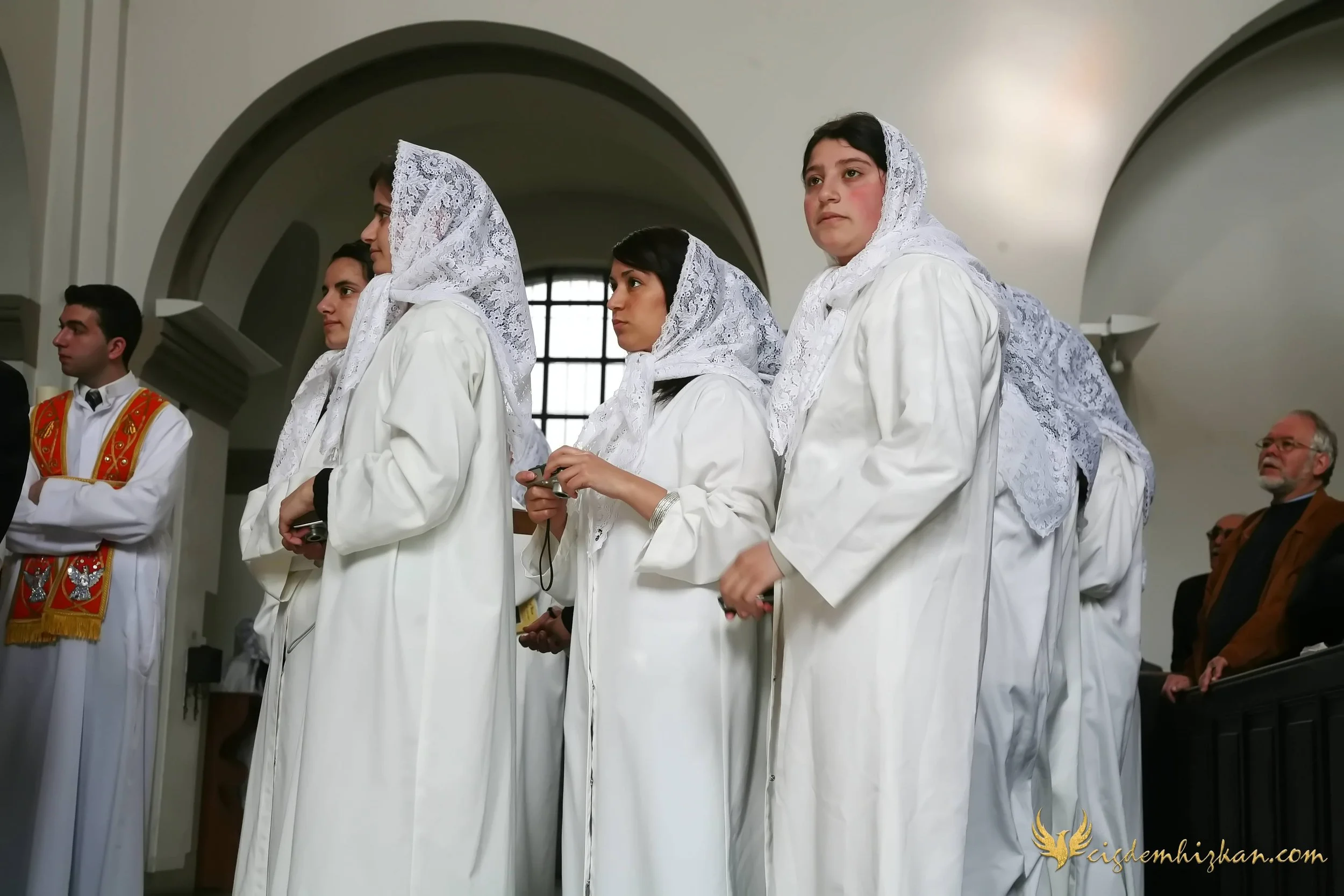 Faith & Community / İnanç ve Topluluk
Syriac Orthodox Church Liturgy – Berlin

A Syriac Orthodox Church ceremony marking the ordination of Abuna Murat Üzel as a priest in Berlin.The photographs document this moment of faith and community during the l