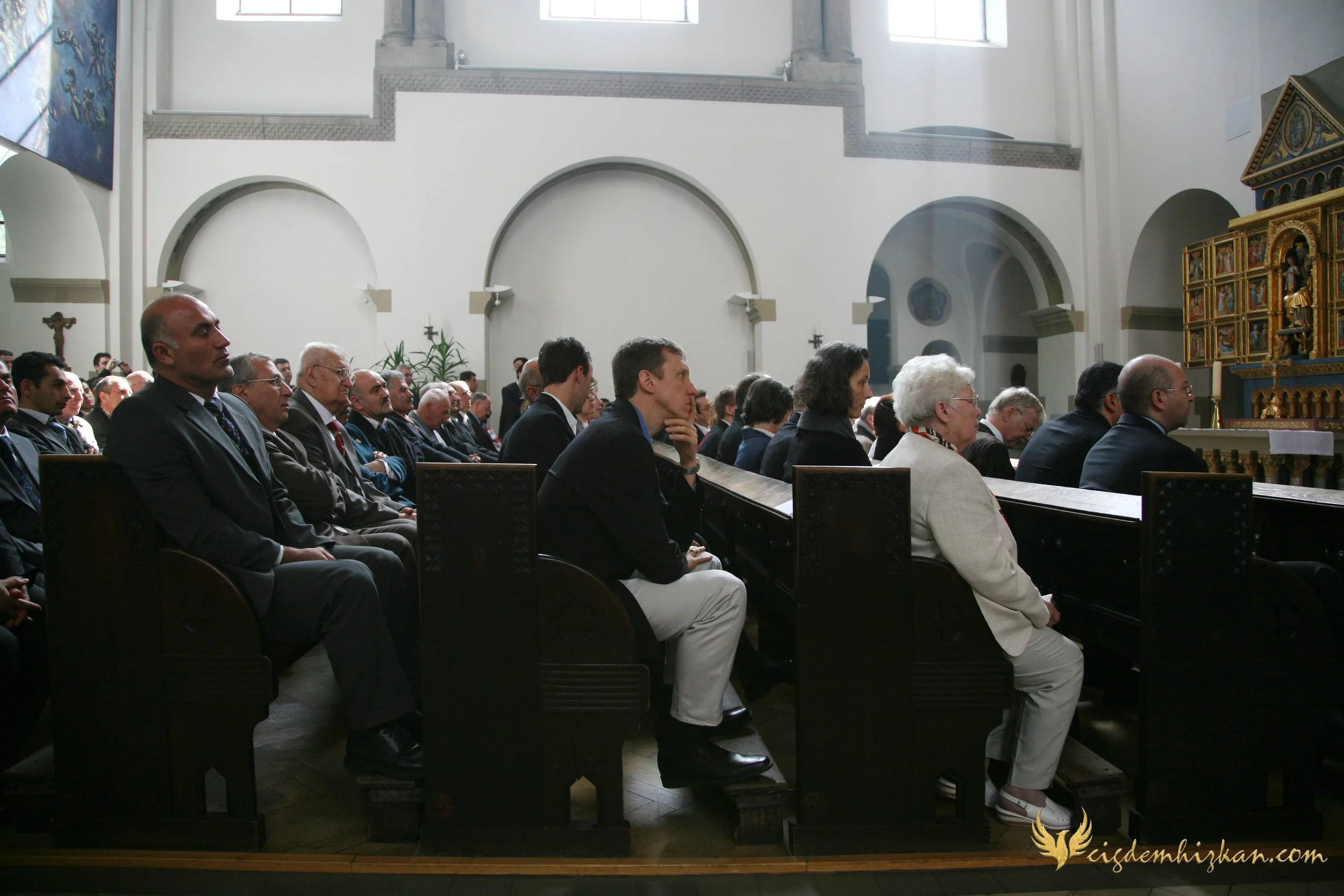 Faith & Community / İnanç ve Topluluk
Syriac Orthodox Church Liturgy – Berlin

A Syriac Orthodox Church ceremony marking the ordination of Abuna Murat Üzel as a priest in Berlin.The photographs document this moment of faith and community during the l