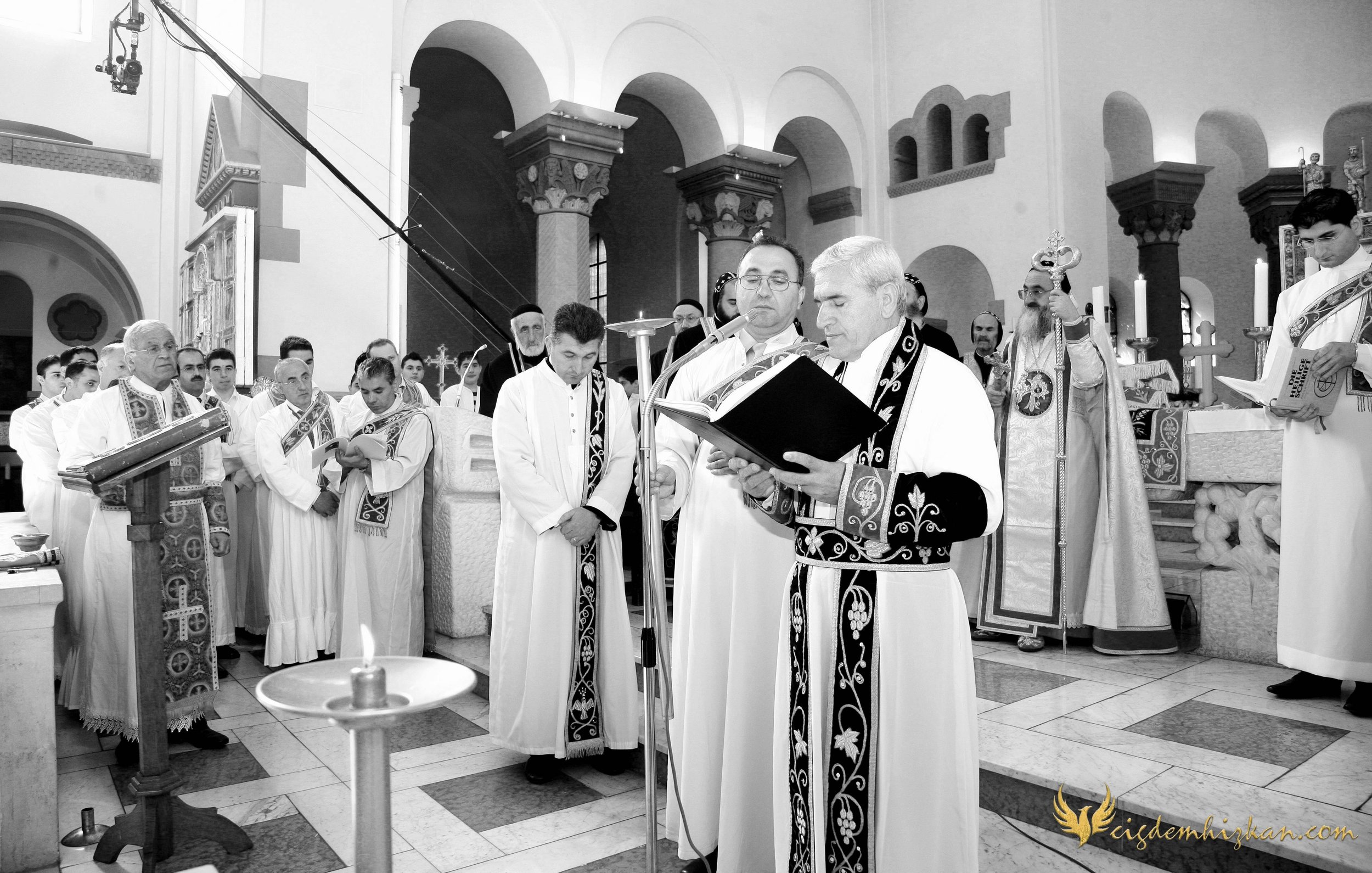 Faith & Community / İnanç ve Topluluk
Syriac Orthodox Church Liturgy – Berlin

A Syriac Orthodox Church ceremony marking the ordination of Abuna Murat Üzel as a priest in Berlin.The photographs document this moment of faith and community during the l
