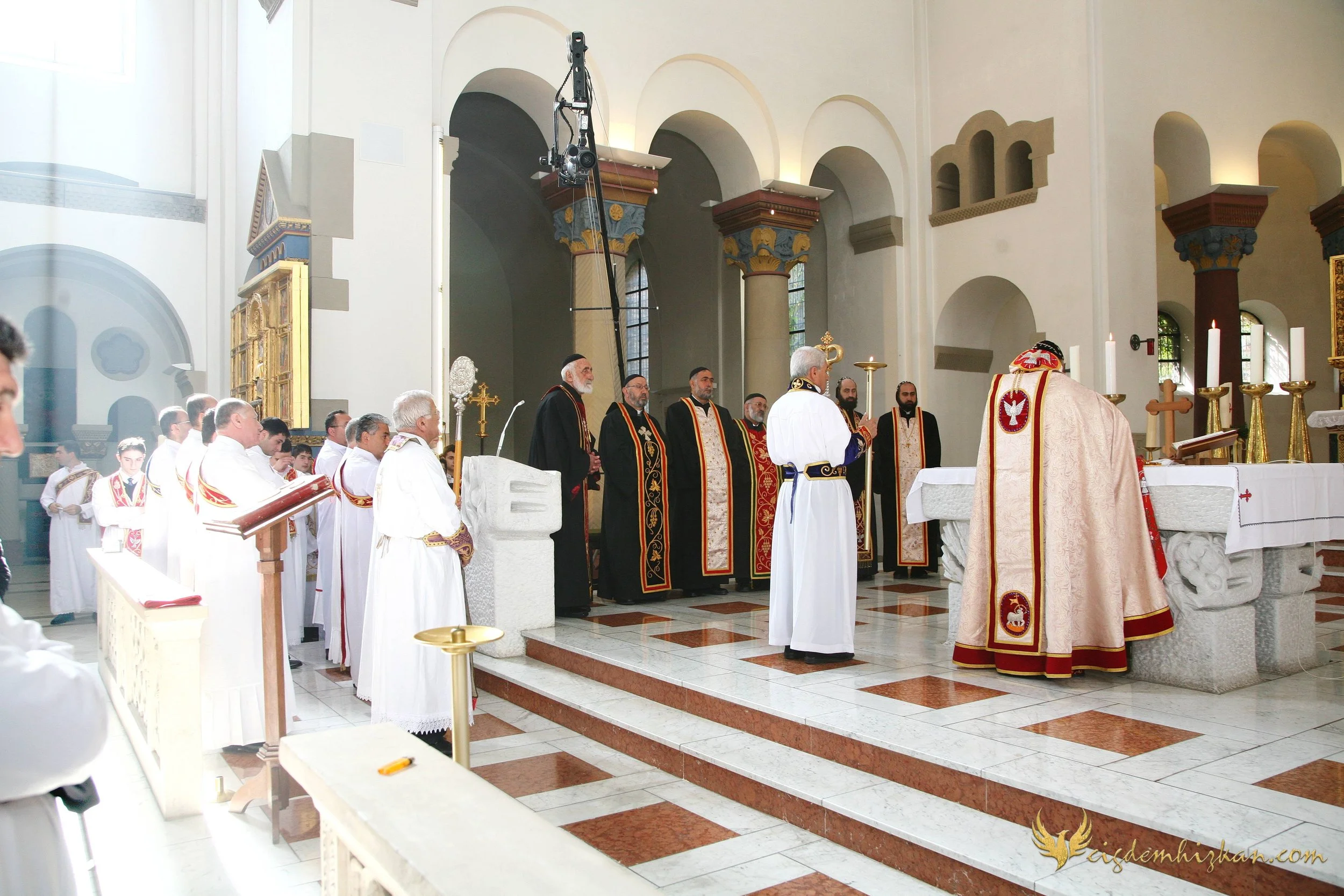 Faith & Community / İnanç ve Topluluk
Syriac Orthodox Church Liturgy – Berlin

A Syriac Orthodox Church ceremony marking the ordination of Abuna Murat Üzel as a priest in Berlin.The photographs document this moment of faith and community during the l