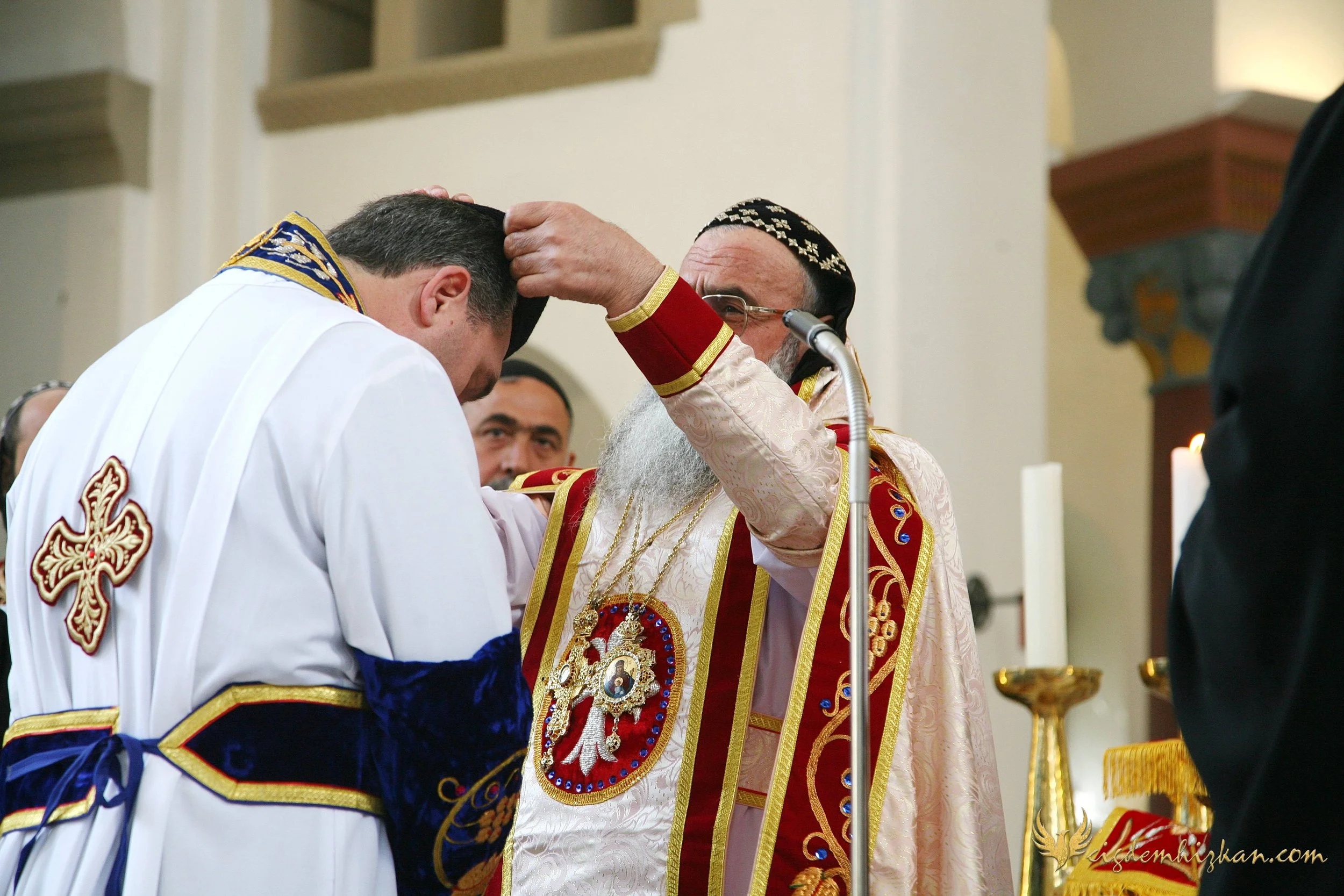 Faith & Community / İnanç ve Topluluk
Syriac Orthodox Church Liturgy – Berlin

A Syriac Orthodox Church ceremony marking the ordination of Abuna Murat Üzel as a priest in Berlin.The photographs document this moment of faith and community during the l
