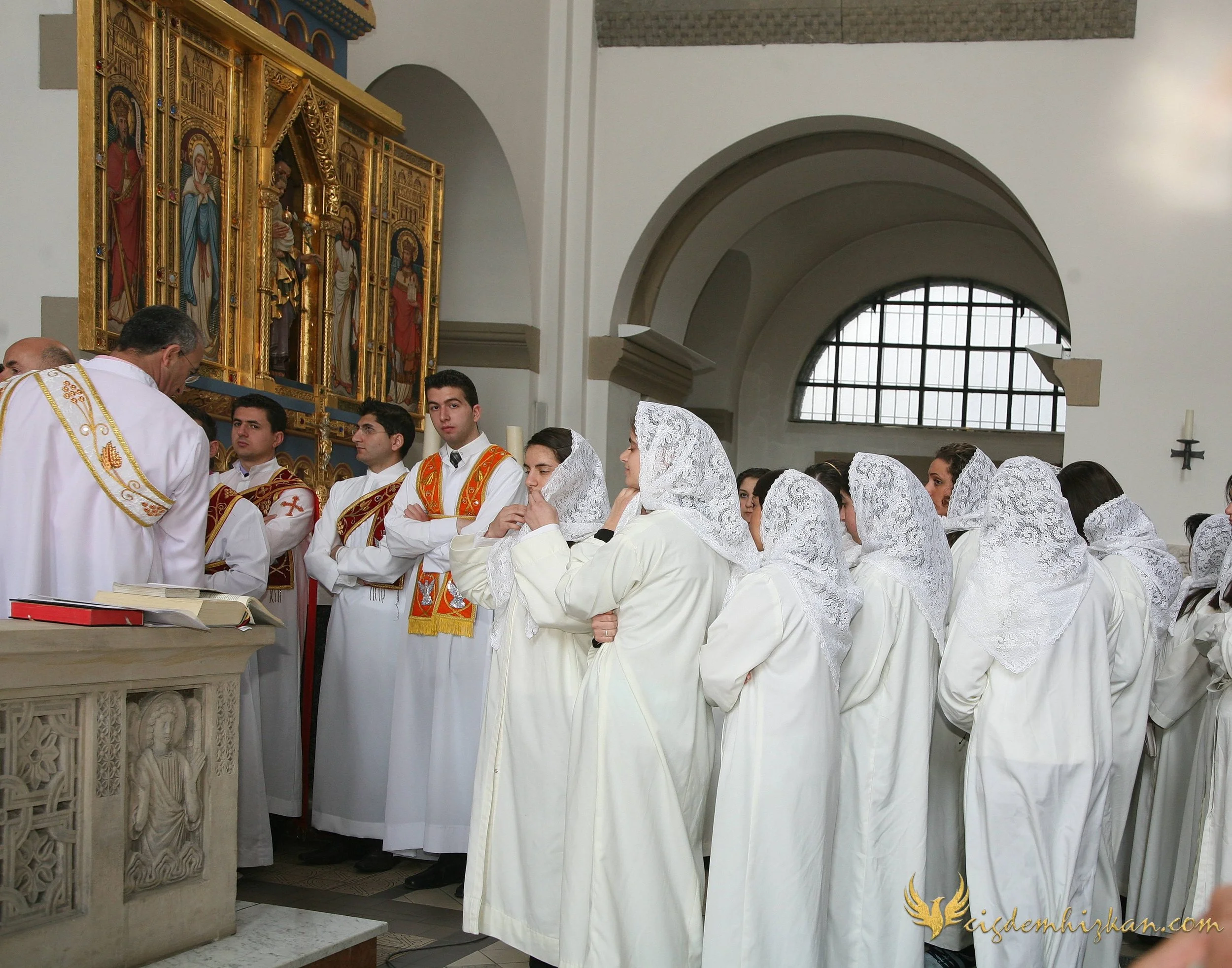Faith & Community / İnanç ve Topluluk
Syriac Orthodox Church Liturgy – Berlin

A Syriac Orthodox Church ceremony marking the ordination of Abuna Murat Üzel as a priest in Berlin.The photographs document this moment of faith and community during the l