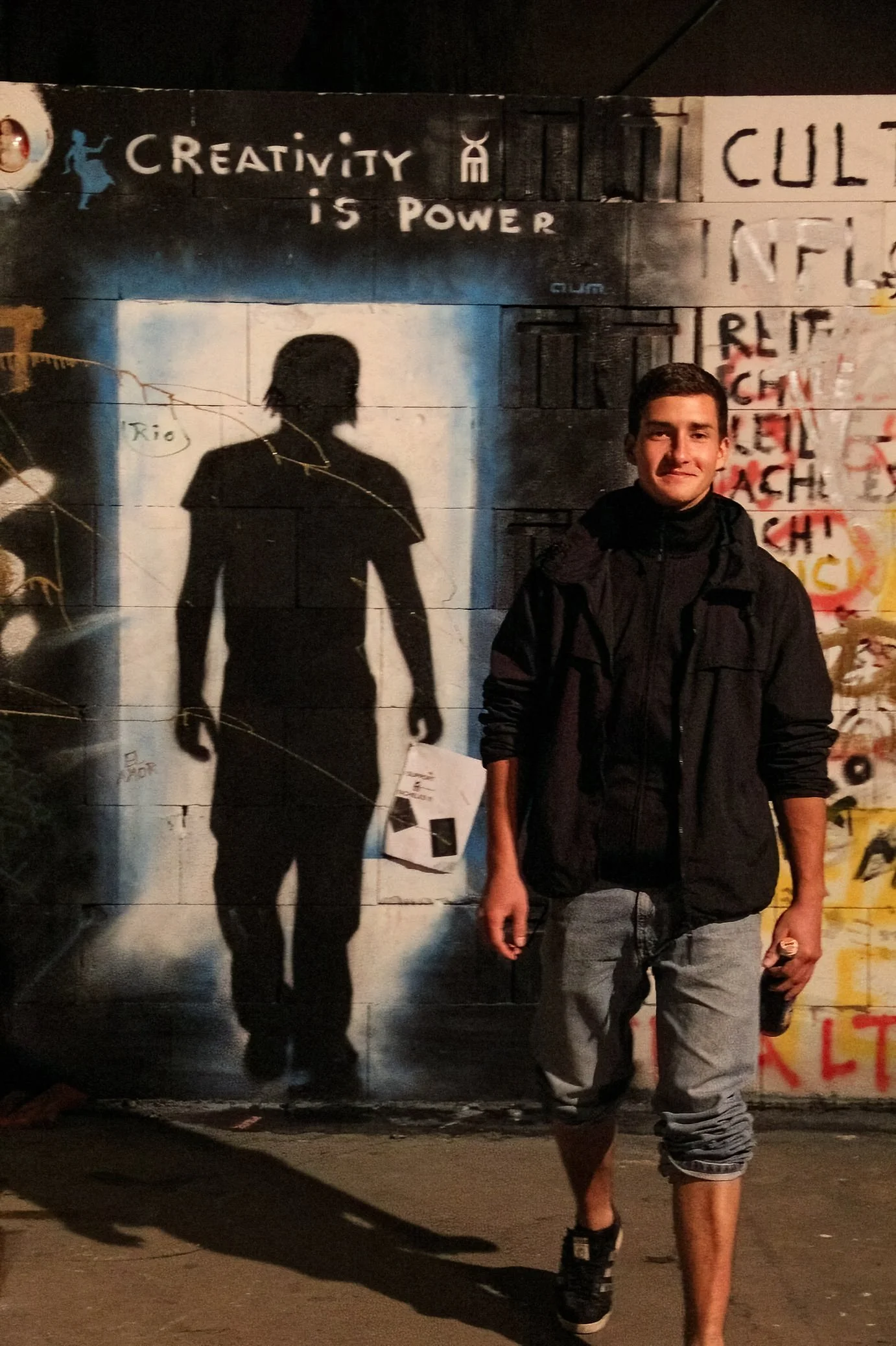 TR: Tacheles 2012: 22 yıllık sanat direnişinin ebedi anısına... Özgür kale tahliye edildi ama duvarlara kazınan ruh asla teslim olmadı. -


EN: Tacheles 2012: To the eternal memory of 22 years of art resistance. The spirit remains.
