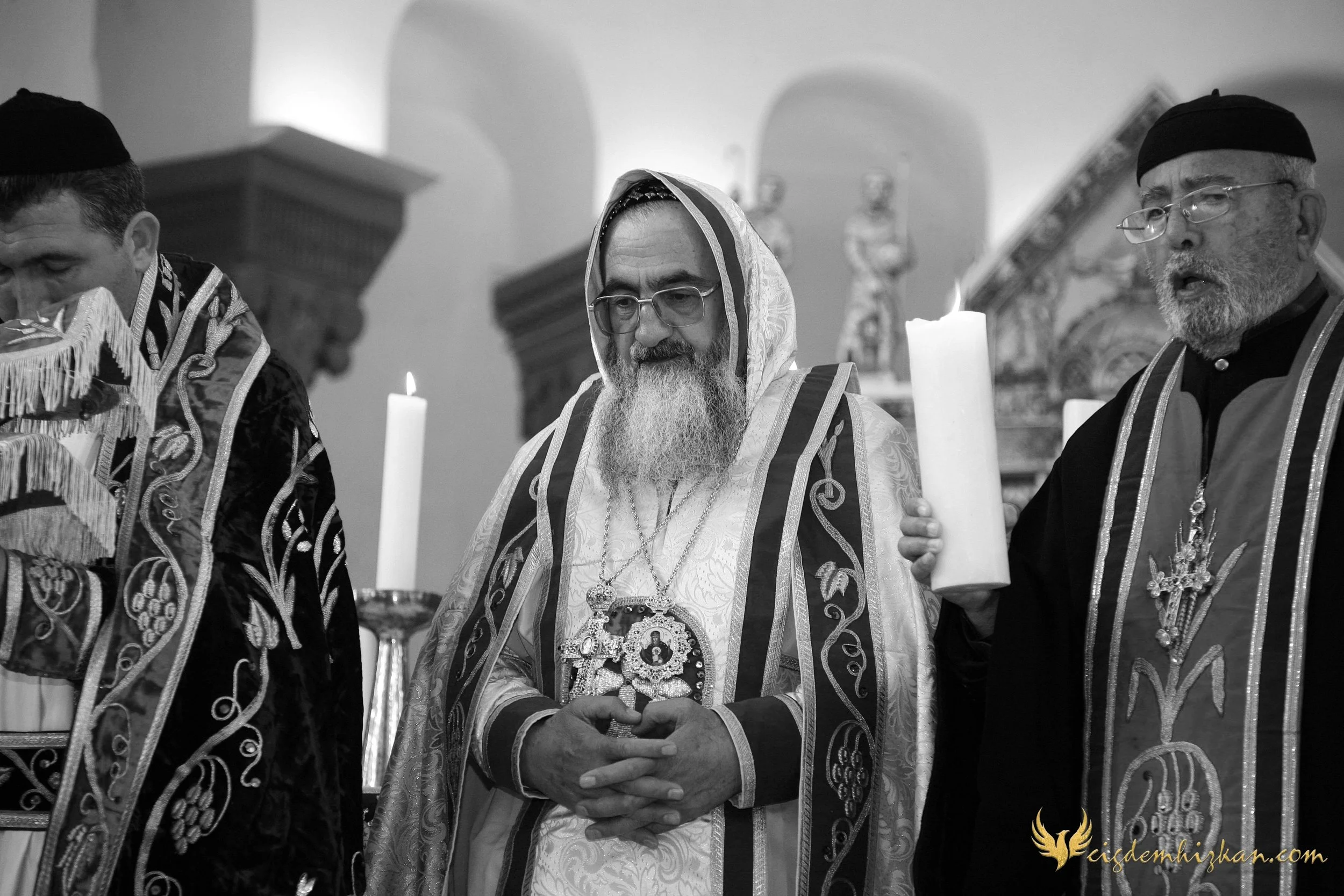 Faith & Community / İnanç ve Topluluk
Syriac Orthodox Church Liturgy – Berlin

A Syriac Orthodox Church ceremony marking the ordination of Abuna Murat Üzel as a priest in Berlin.The photographs document this moment of faith and community during the l