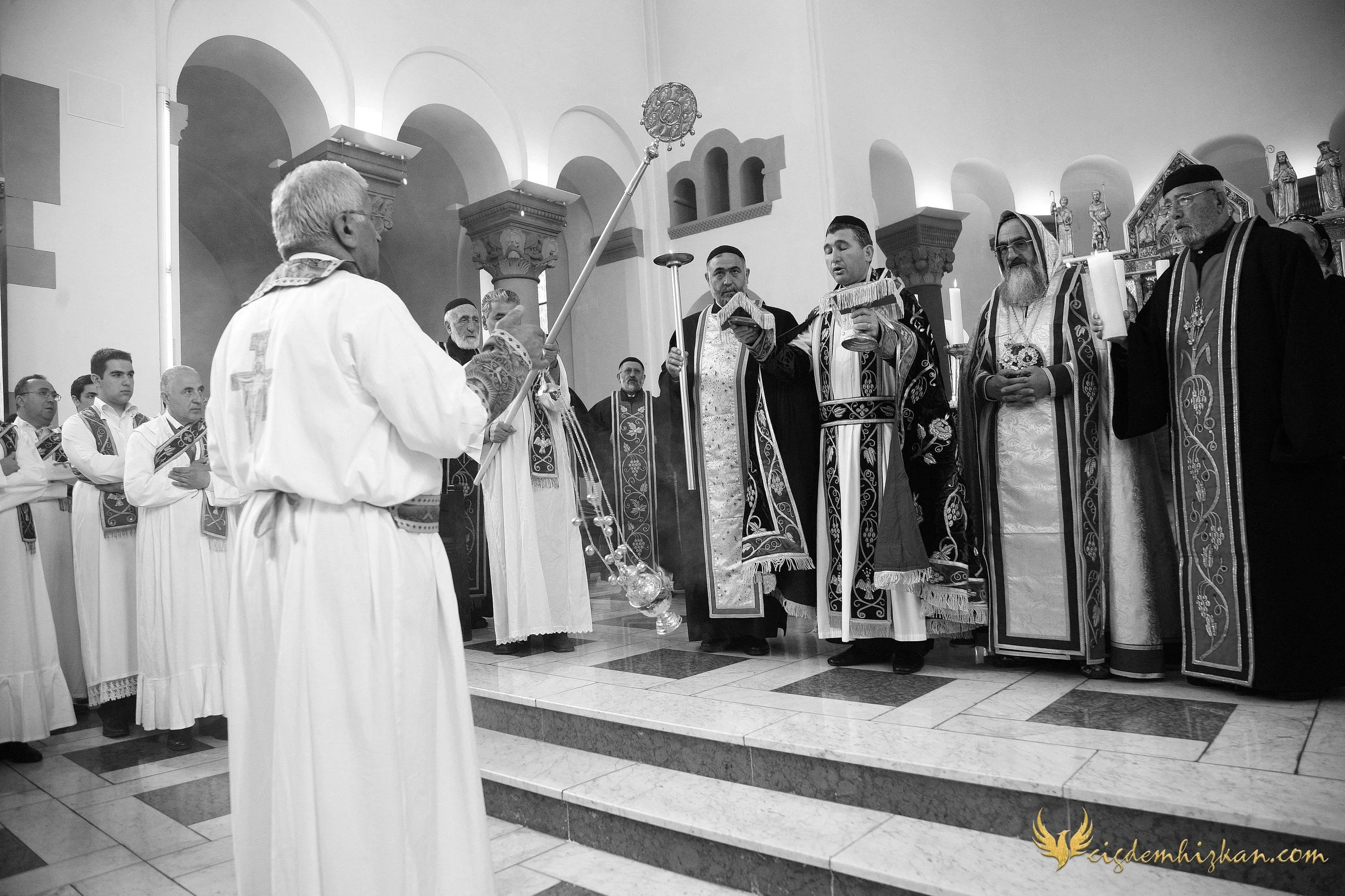 Faith & Community / İnanç ve Topluluk
Syriac Orthodox Church Liturgy – Berlin

A Syriac Orthodox Church ceremony marking the ordination of Abuna Murat Üzel as a priest in Berlin.The photographs document this moment of faith and community during the l