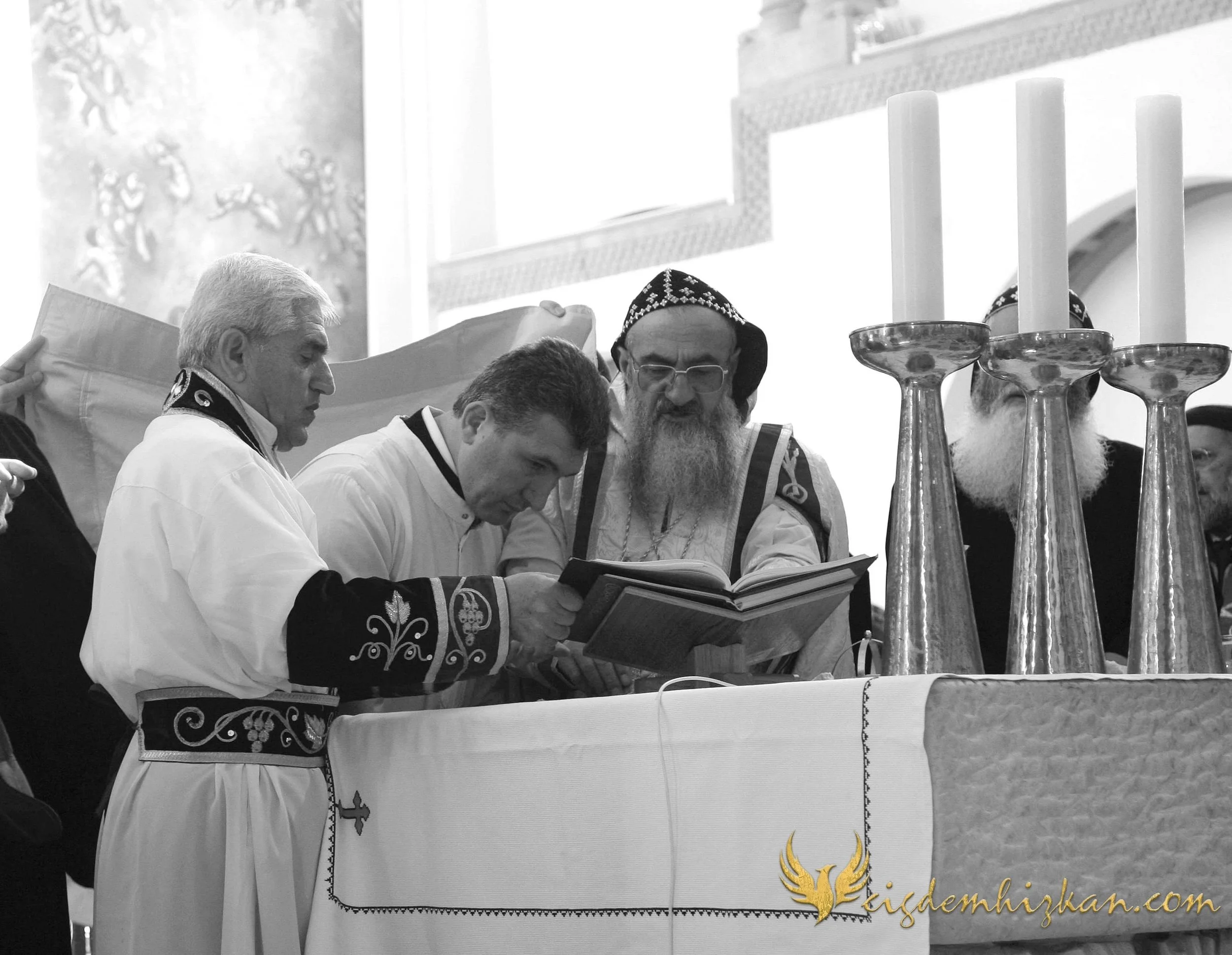 Faith & Community / İnanç ve Topluluk
Syriac Orthodox Church Liturgy – Berlin

A Syriac Orthodox Church ceremony marking the ordination of Abuna Murat Üzel as a priest in Berlin.The photographs document this moment of faith and community during the l