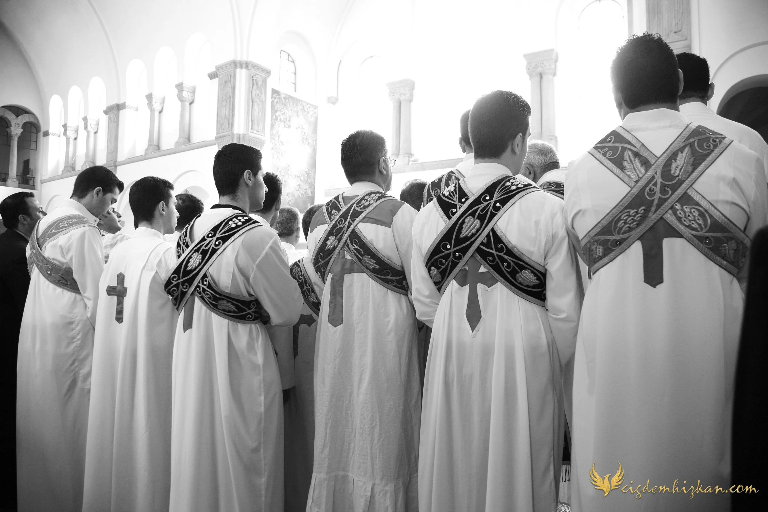 Faith & Community / İnanç ve Topluluk
Syriac Orthodox Church Liturgy – Berlin

A Syriac Orthodox Church ceremony marking the ordination of Abuna Murat Üzel as a priest in Berlin.The photographs document this moment of faith and community during the l