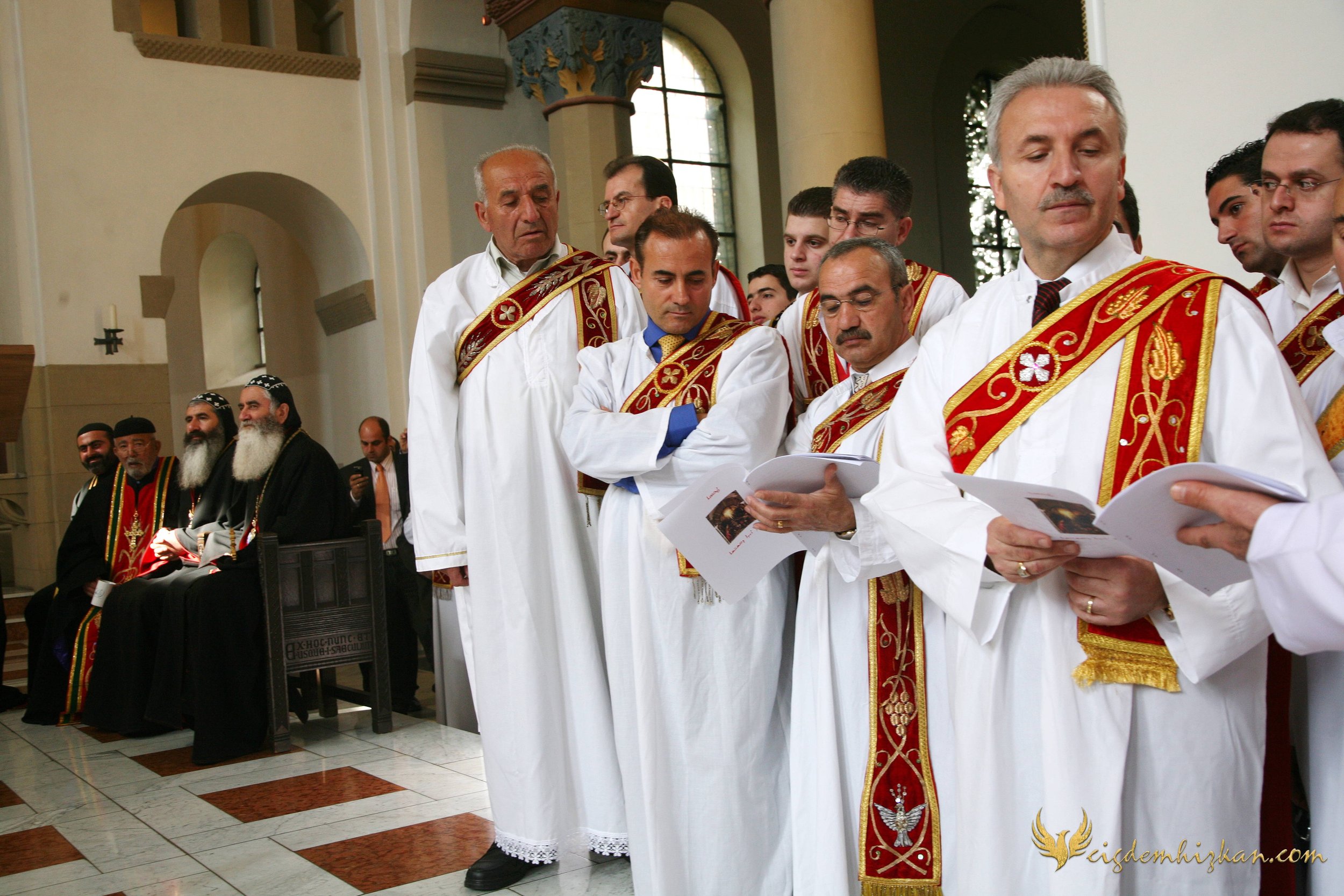 Faith & Community / İnanç ve Topluluk
Syriac Orthodox Church Liturgy – Berlin

A Syriac Orthodox Church ceremony marking the ordination of Abuna Murat Üzel as a priest in Berlin.The photographs document this moment of faith and community during the l