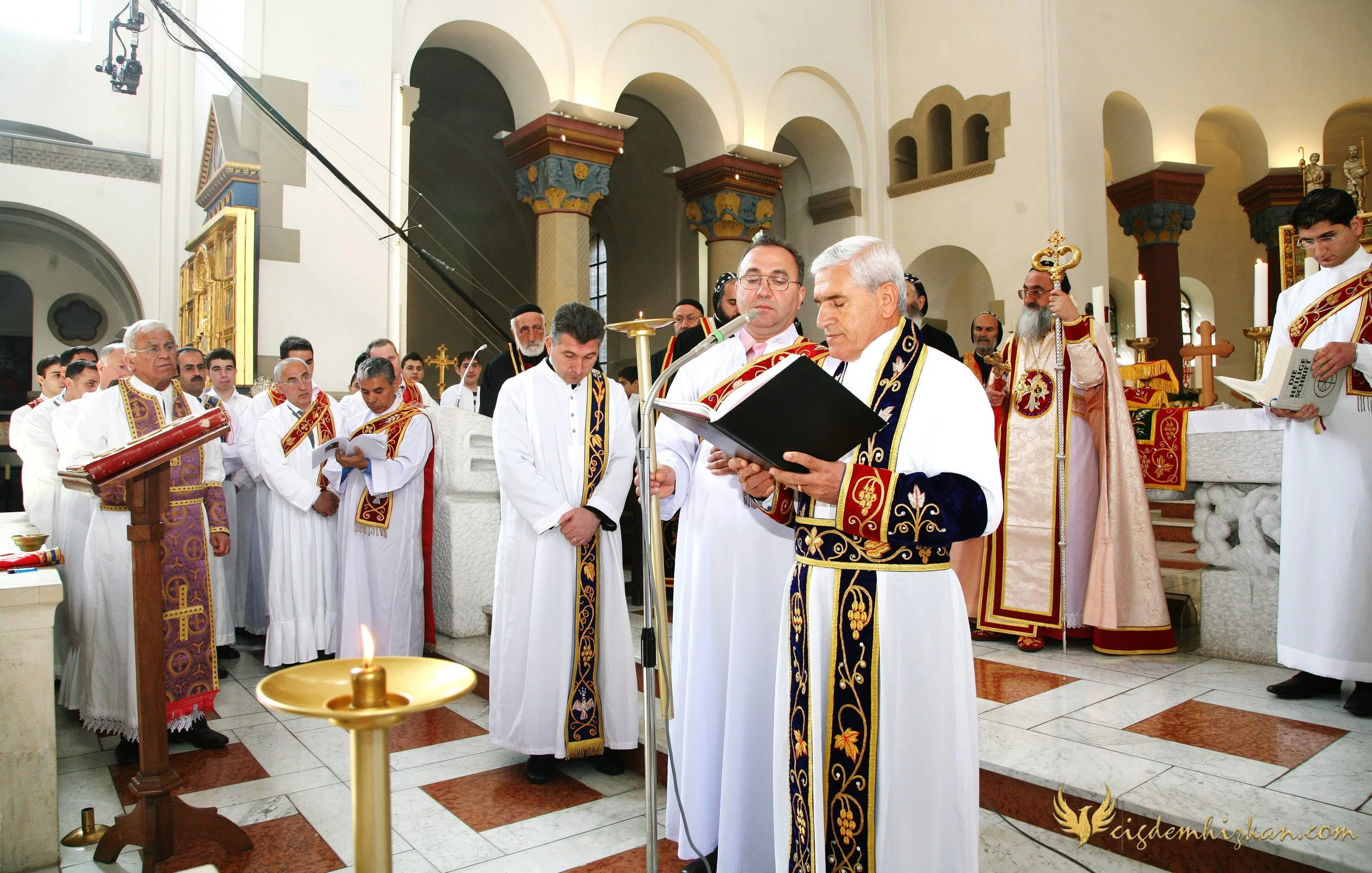 Faith & Community / İnanç ve Topluluk
Syriac Orthodox Church Liturgy – Berlin

A Syriac Orthodox Church ceremony marking the ordination of Abuna Murat Üzel as a priest in Berlin.The photographs document this moment of faith and community during the l