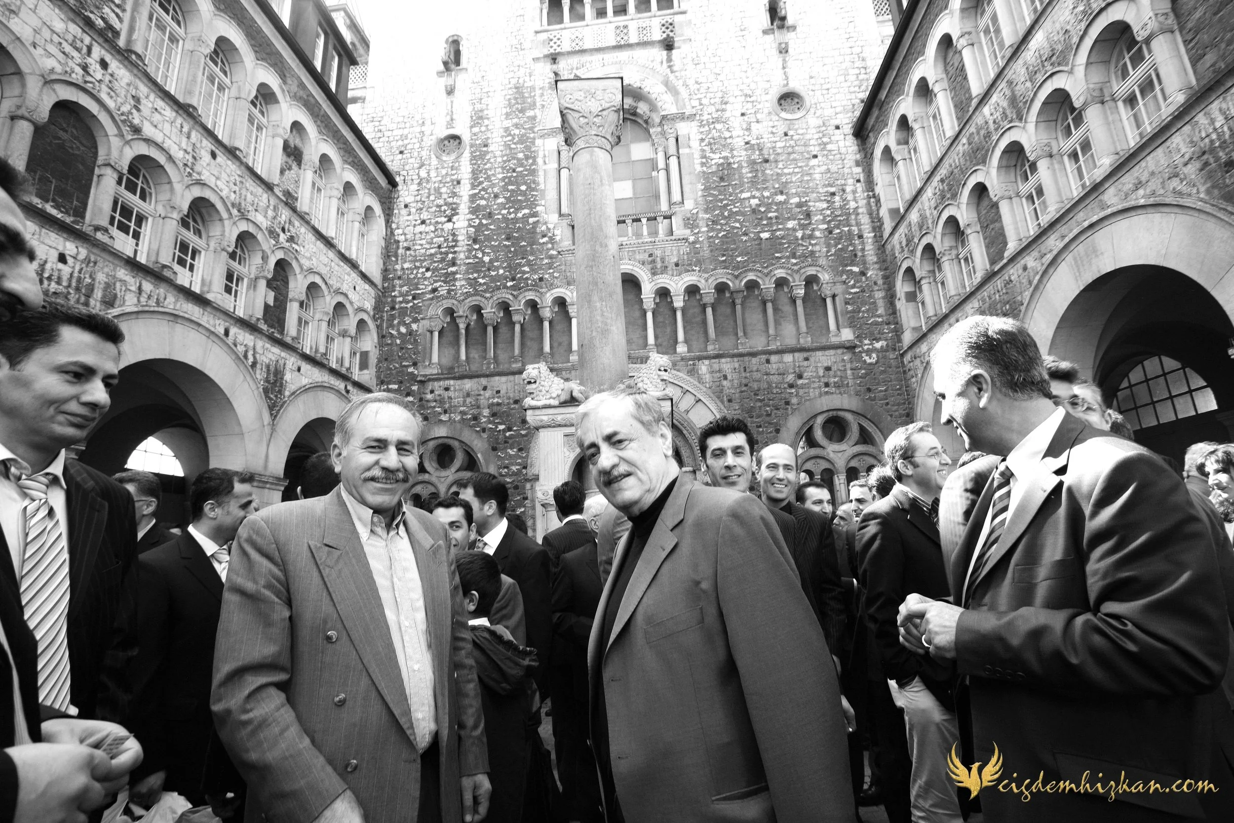 Faith & Community / İnanç ve Topluluk
Syriac Orthodox Church Liturgy – Berlin

A Syriac Orthodox Church ceremony marking the ordination of Abuna Murat Üzel as a priest in Berlin.The photographs document this moment of faith and community during the l