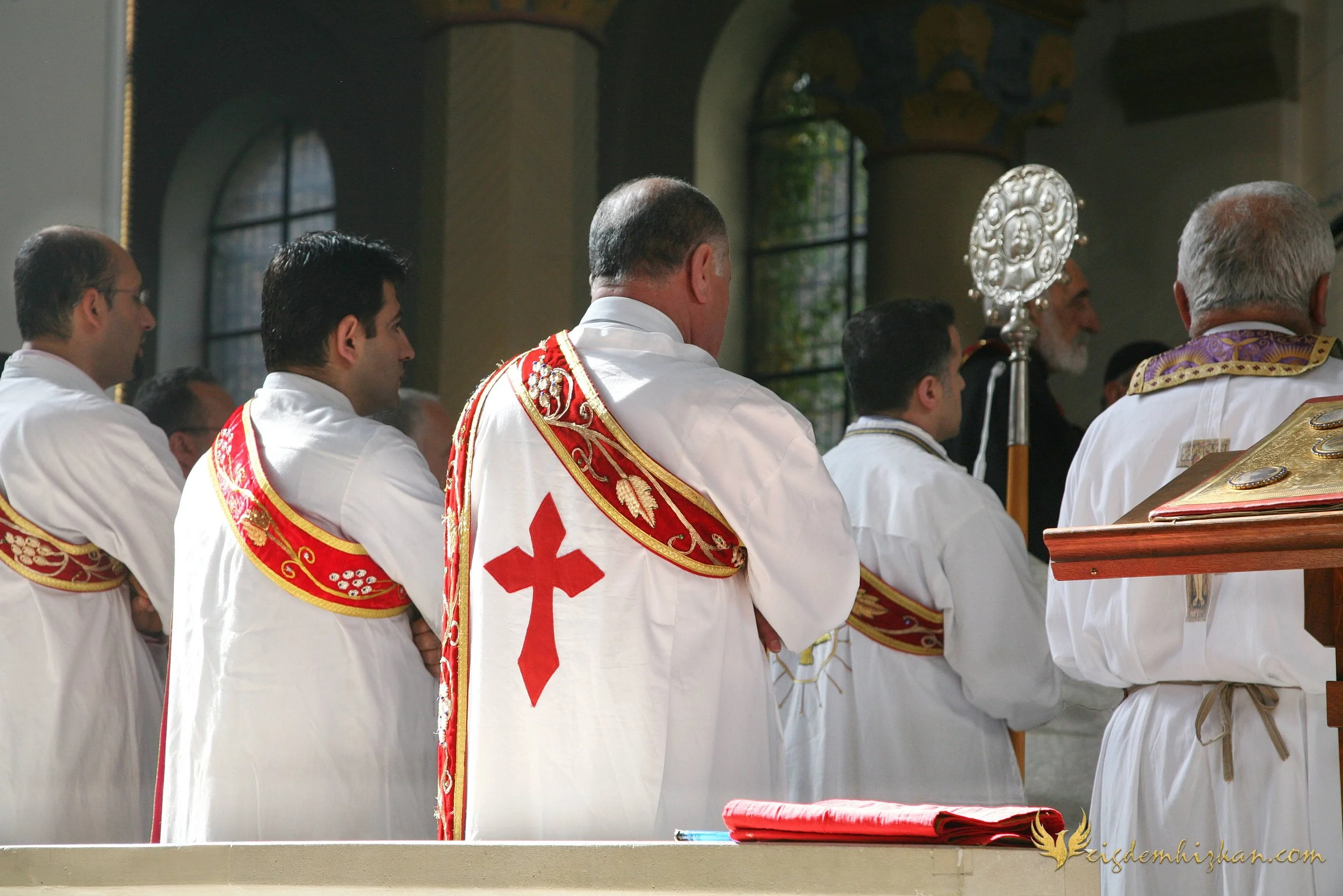 Faith & Community / İnanç ve Topluluk
Syriac Orthodox Church Liturgy – Berlin

A Syriac Orthodox Church ceremony marking the ordination of Abuna Murat Üzel as a priest in Berlin.The photographs document this moment of faith and community during the l