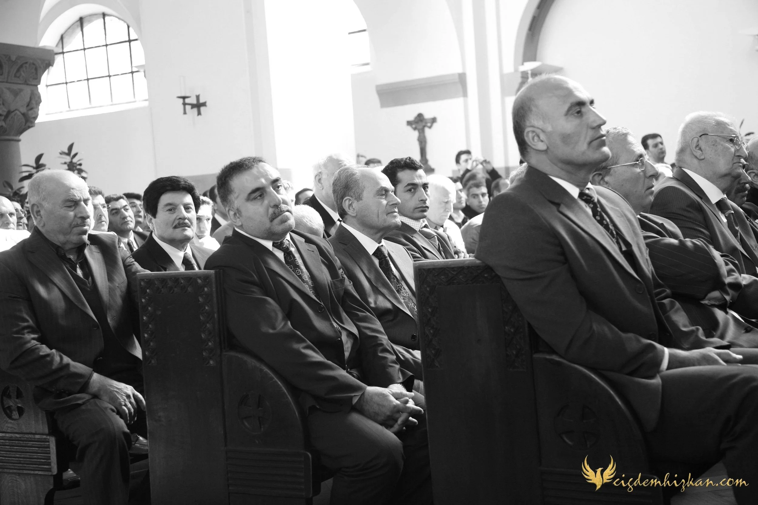 Faith & Community / İnanç ve Topluluk
Syriac Orthodox Church Liturgy – Berlin

A Syriac Orthodox Church ceremony marking the ordination of Abuna Murat Üzel as a priest in Berlin.The photographs document this moment of faith and community during the l