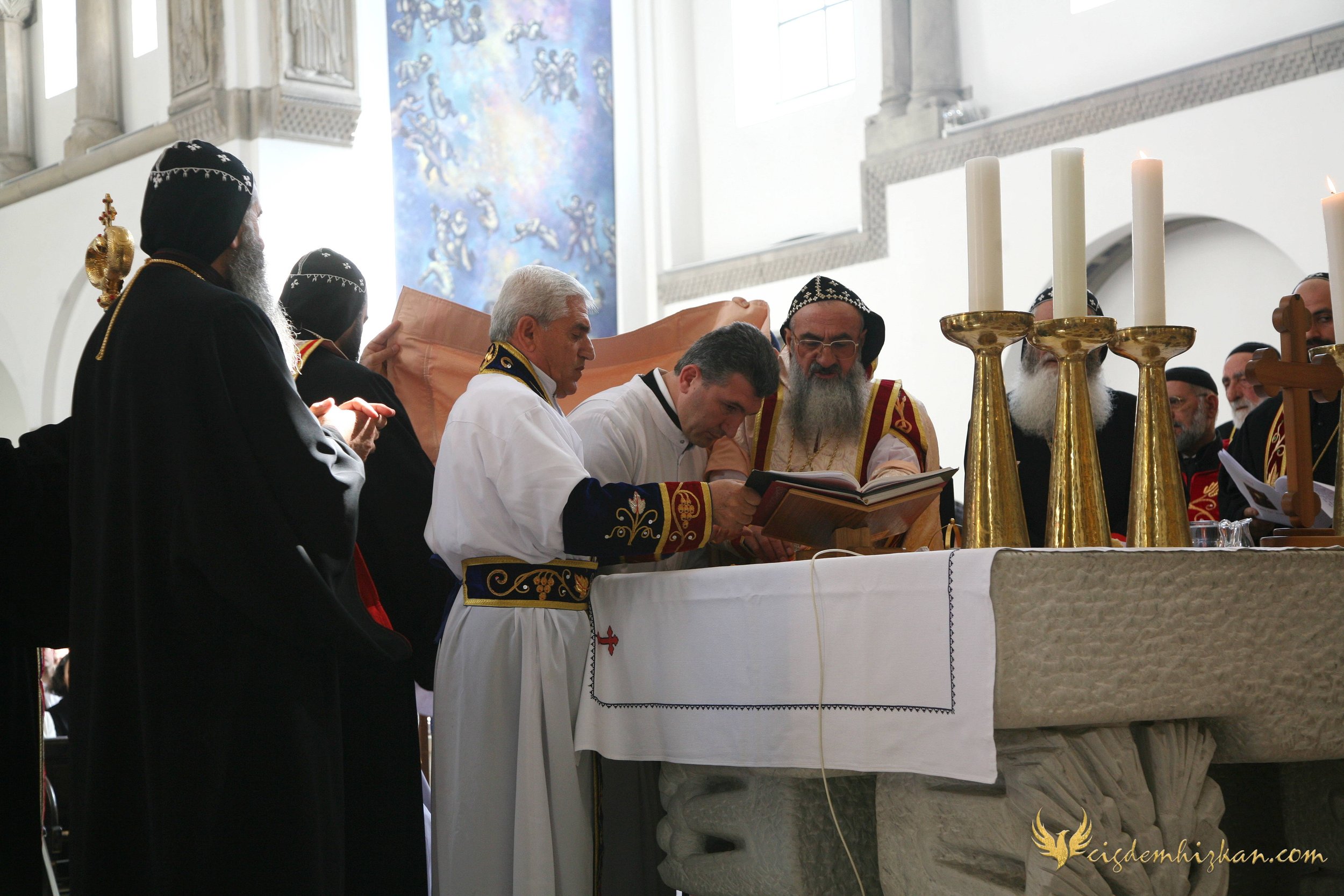 Faith & Community / İnanç ve Topluluk
Syriac Orthodox Church Liturgy – Berlin

A Syriac Orthodox Church ceremony marking the ordination of Abuna Murat Üzel as a priest in Berlin.The photographs document this moment of faith and community during the l