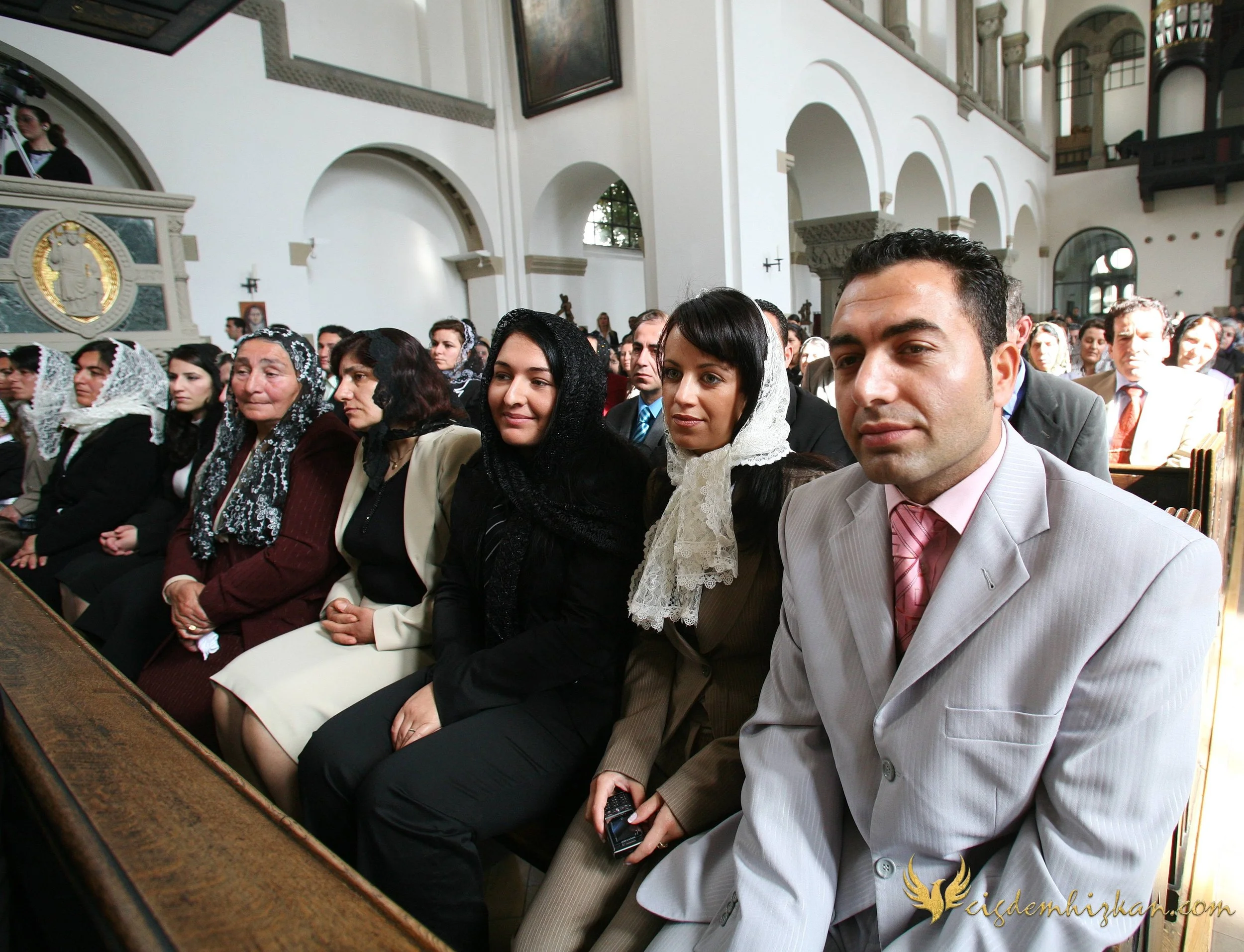 Faith & Community / İnanç ve Topluluk
Syriac Orthodox Church Liturgy – Berlin

A Syriac Orthodox Church ceremony marking the ordination of Abuna Murat Üzel as a priest in Berlin.The photographs document this moment of faith and community during the l