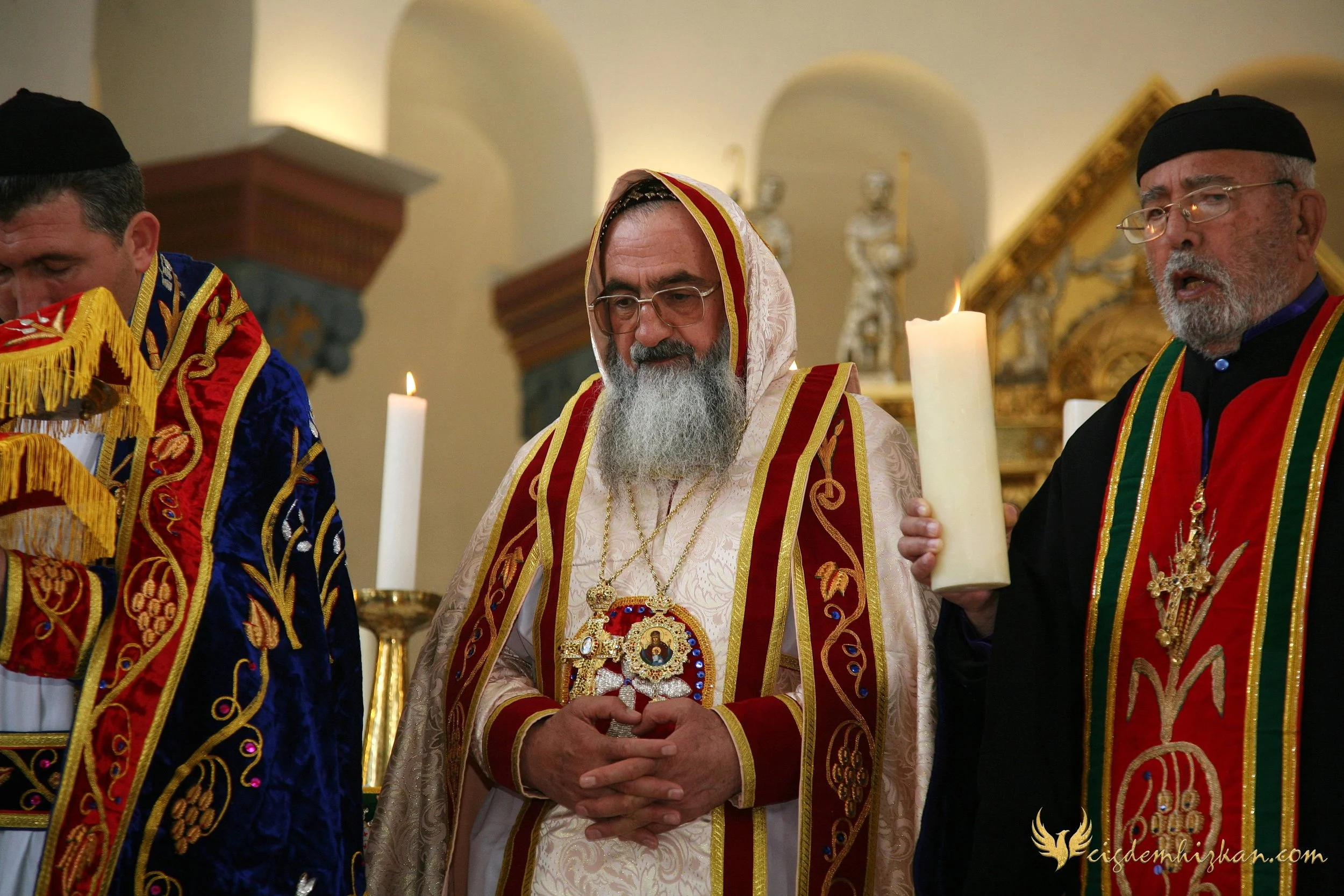Faith & Community / İnanç ve Topluluk
Syriac Orthodox Church Liturgy – Berlin

A Syriac Orthodox Church ceremony marking the ordination of Abuna Murat Üzel as a priest in Berlin.The photographs document this moment of faith and community during the l