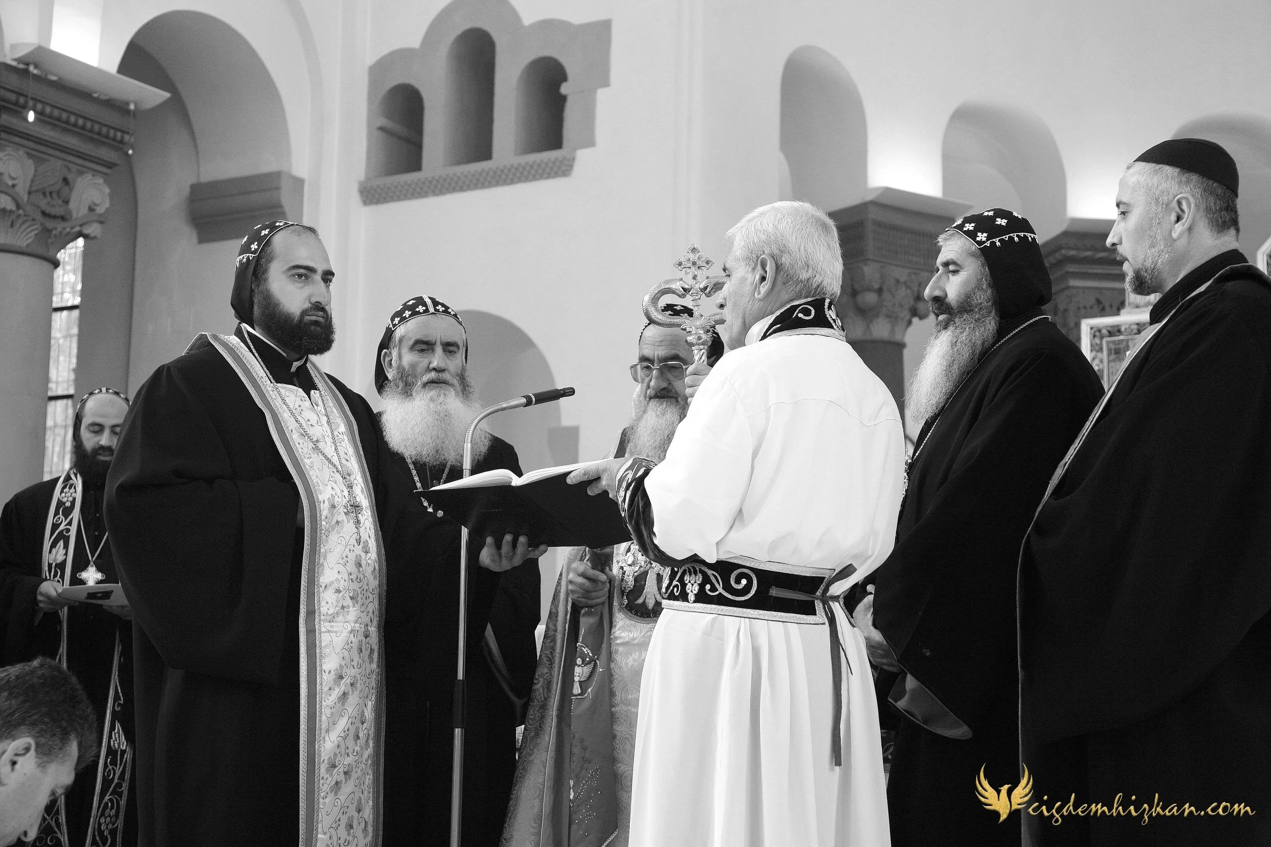 Faith & Community / İnanç ve Topluluk
Syriac Orthodox Church Liturgy – Berlin

A Syriac Orthodox Church ceremony marking the ordination of Abuna Murat Üzel as a priest in Berlin.The photographs document this moment of faith and community during the l
