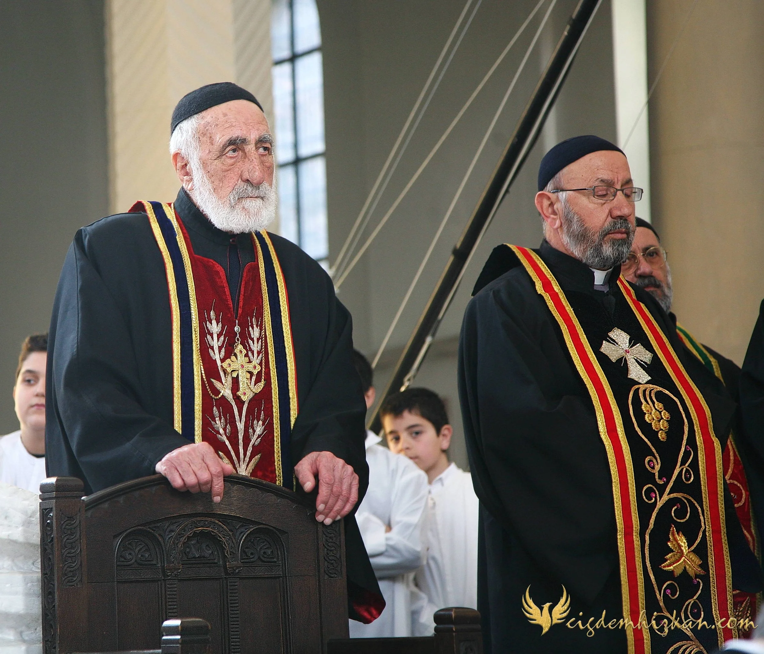Faith & Community / İnanç ve Topluluk
Syriac Orthodox Church Liturgy – Berlin

A Syriac Orthodox Church ceremony marking the ordination of Abuna Murat Üzel as a priest in Berlin.The photographs document this moment of faith and community during the l