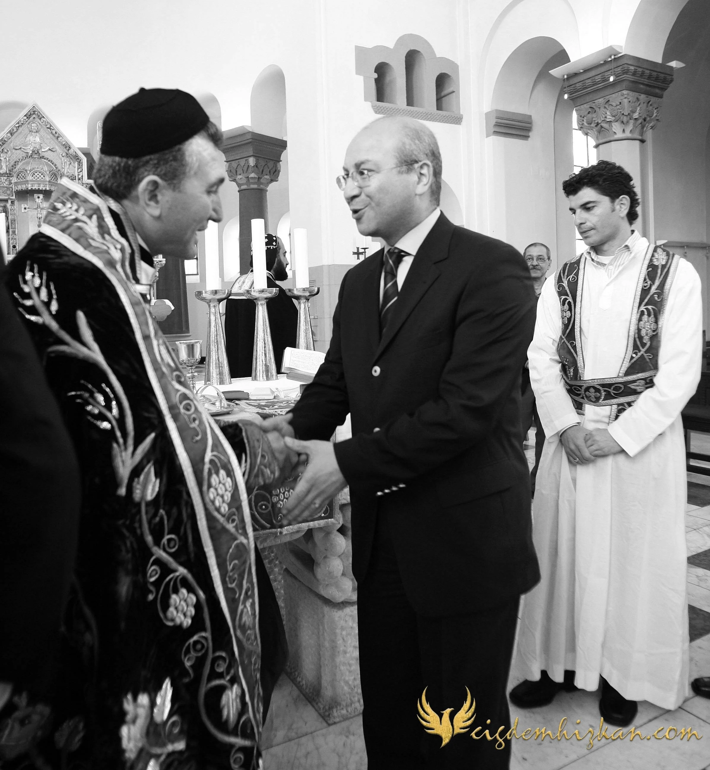 Faith & Community / İnanç ve Topluluk
Syriac Orthodox Church Liturgy – Berlin

A Syriac Orthodox Church ceremony marking the ordination of Abuna Murat Üzel as a priest in Berlin.The photographs document this moment of faith and community during the l