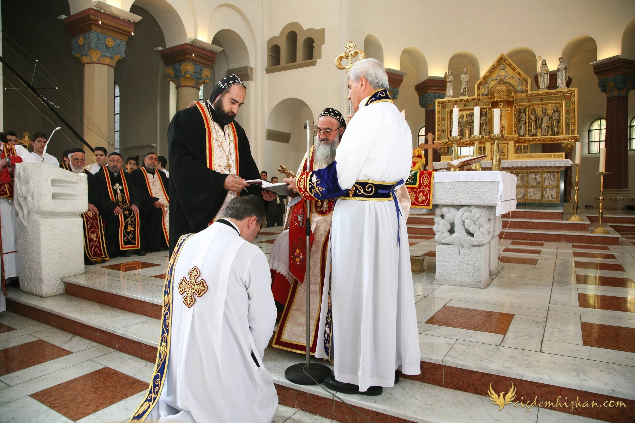 Faith & Community / İnanç ve Topluluk
Syriac Orthodox Church Liturgy – Berlin

A Syriac Orthodox Church ceremony marking the ordination of Abuna Murat Üzel as a priest in Berlin.The photographs document this moment of faith and community during the l