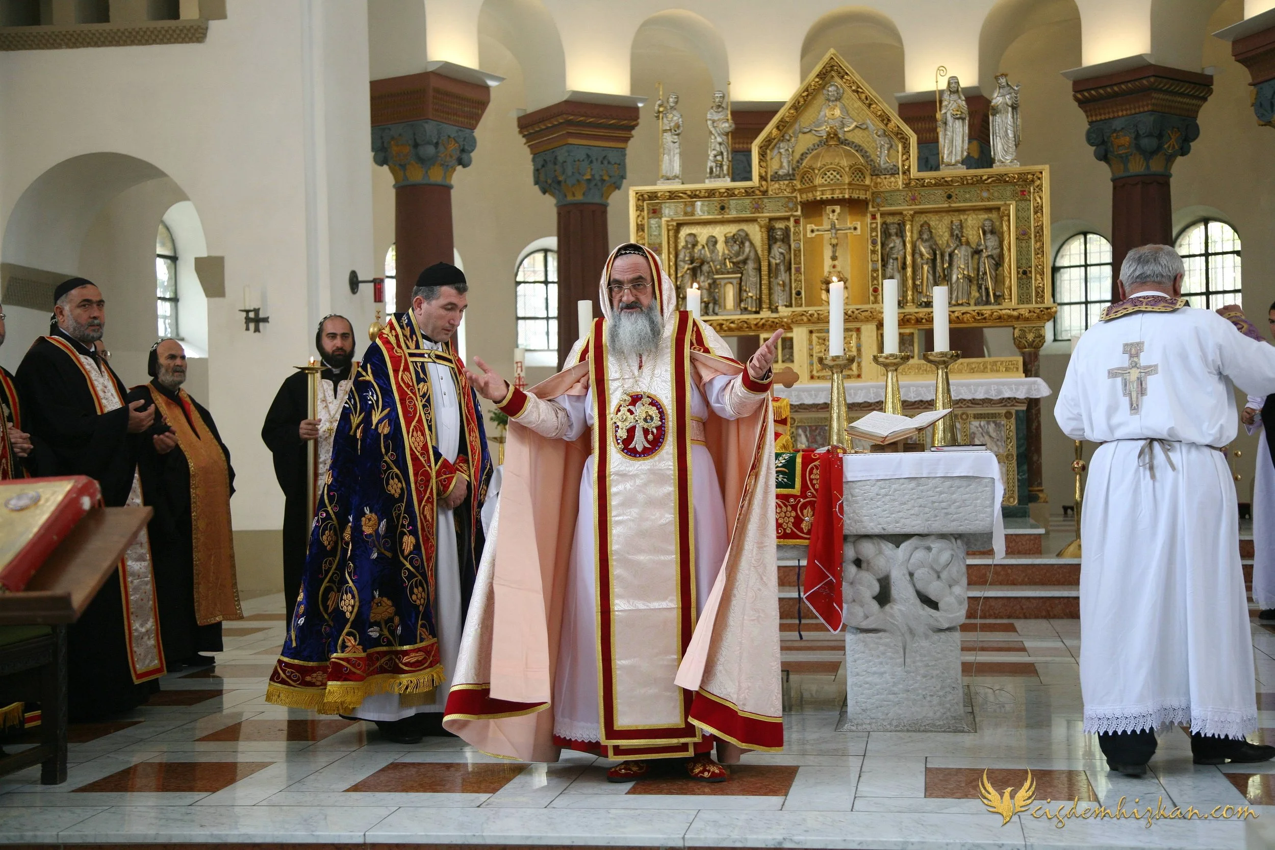 Faith & Community / İnanç ve Topluluk
Syriac Orthodox Church Liturgy – Berlin

A Syriac Orthodox Church ceremony marking the ordination of Abuna Murat Üzel as a priest in Berlin.The photographs document this moment of faith and community during the l
