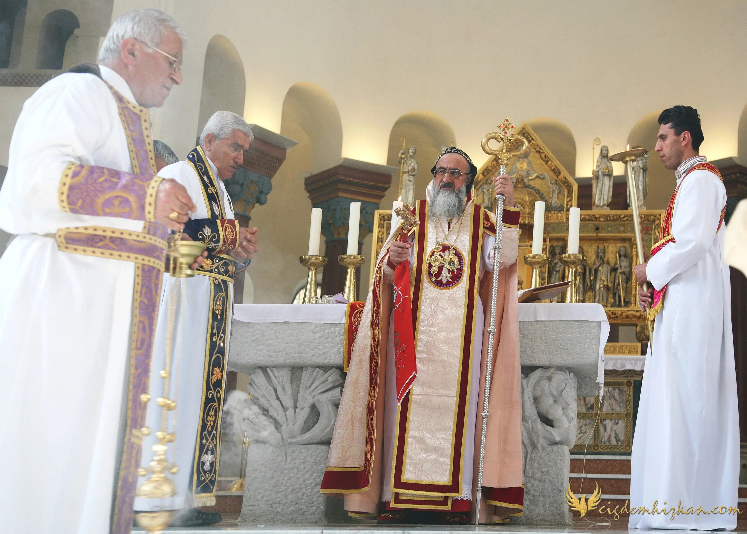 Faith & Community / İnanç ve Topluluk
Syriac Orthodox Church Liturgy – Berlin

A Syriac Orthodox Church ceremony marking the ordination of Abuna Murat Üzel as a priest in Berlin.The photographs document this moment of faith and community during the l