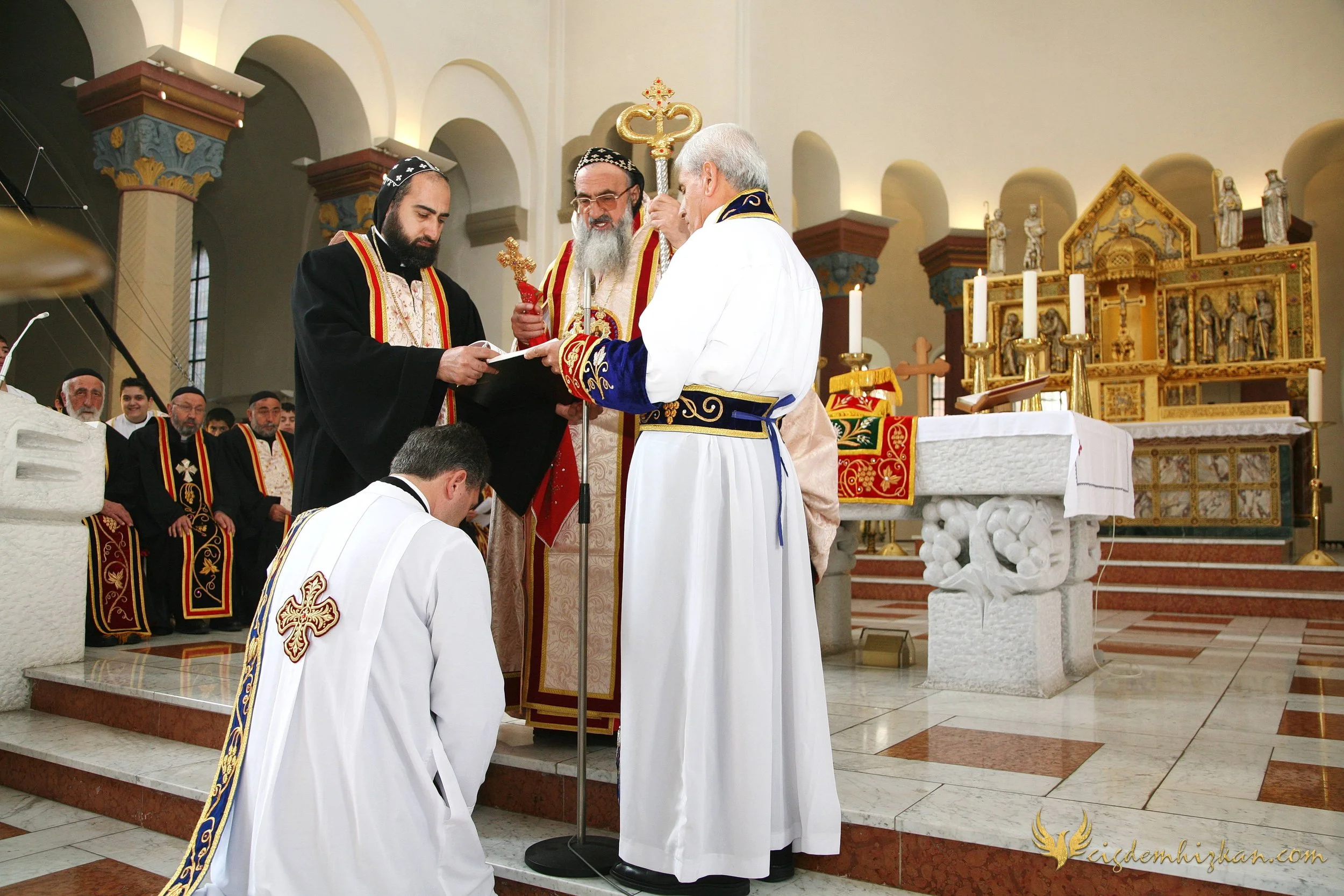 Faith & Community / İnanç ve Topluluk
Syriac Orthodox Church Liturgy – Berlin

A Syriac Orthodox Church ceremony marking the ordination of Abuna Murat Üzel as a priest in Berlin.The photographs document this moment of faith and community during the l