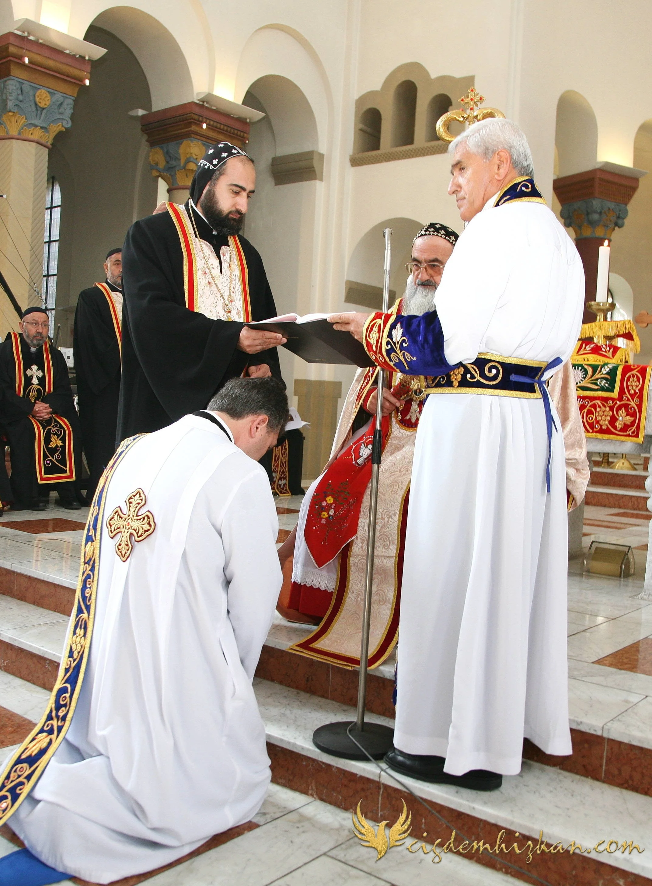 Faith & Community / İnanç ve Topluluk
Syriac Orthodox Church Liturgy – Berlin

A Syriac Orthodox Church ceremony marking the ordination of Abuna Murat Üzel as a priest in Berlin.The photographs document this moment of faith and community during the l