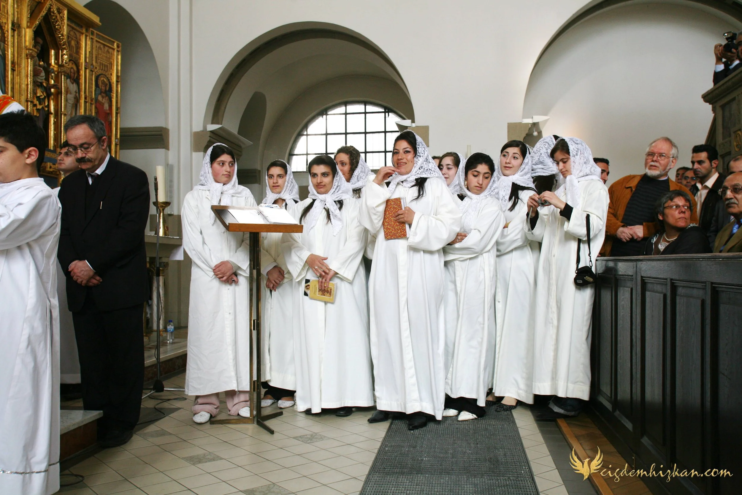 Faith & Community / İnanç ve Topluluk
Syriac Orthodox Church Liturgy – Berlin

A Syriac Orthodox Church ceremony marking the ordination of Abuna Murat Üzel as a priest in Berlin.The photographs document this moment of faith and community during the l