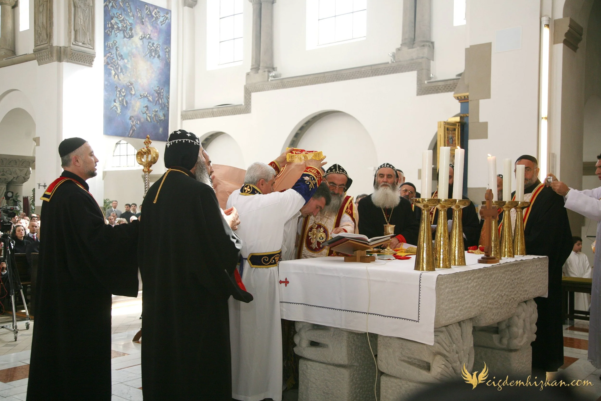 Faith & Community / İnanç ve Topluluk
Syriac Orthodox Church Liturgy – Berlin

A Syriac Orthodox Church ceremony marking the ordination of Abuna Murat Üzel as a priest in Berlin.The photographs document this moment of faith and community during the l