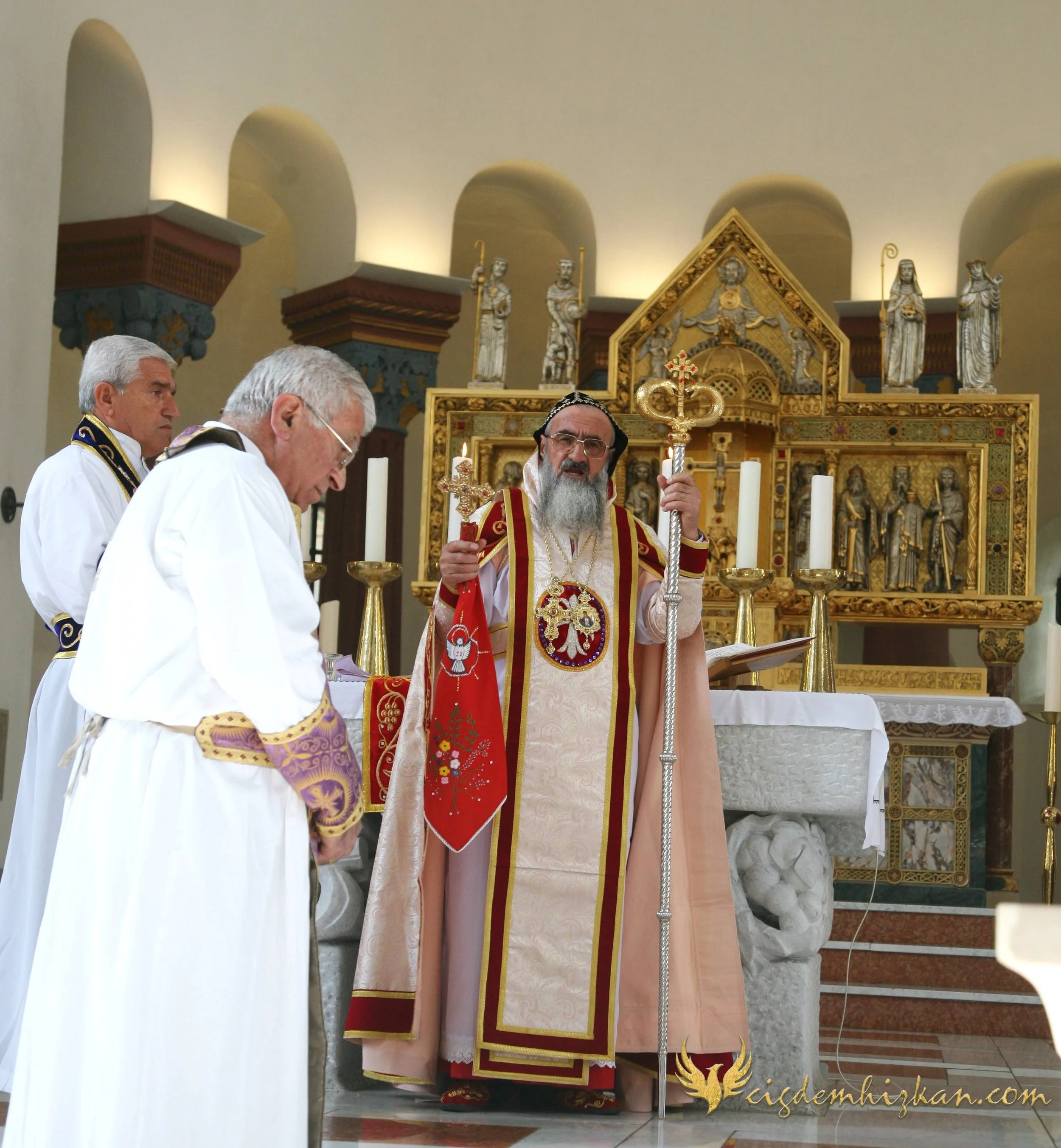 Faith & Community / İnanç ve Topluluk
Syriac Orthodox Church Liturgy – Berlin

A Syriac Orthodox Church ceremony marking the ordination of Abuna Murat Üzel as a priest in Berlin.The photographs document this moment of faith and community during the l