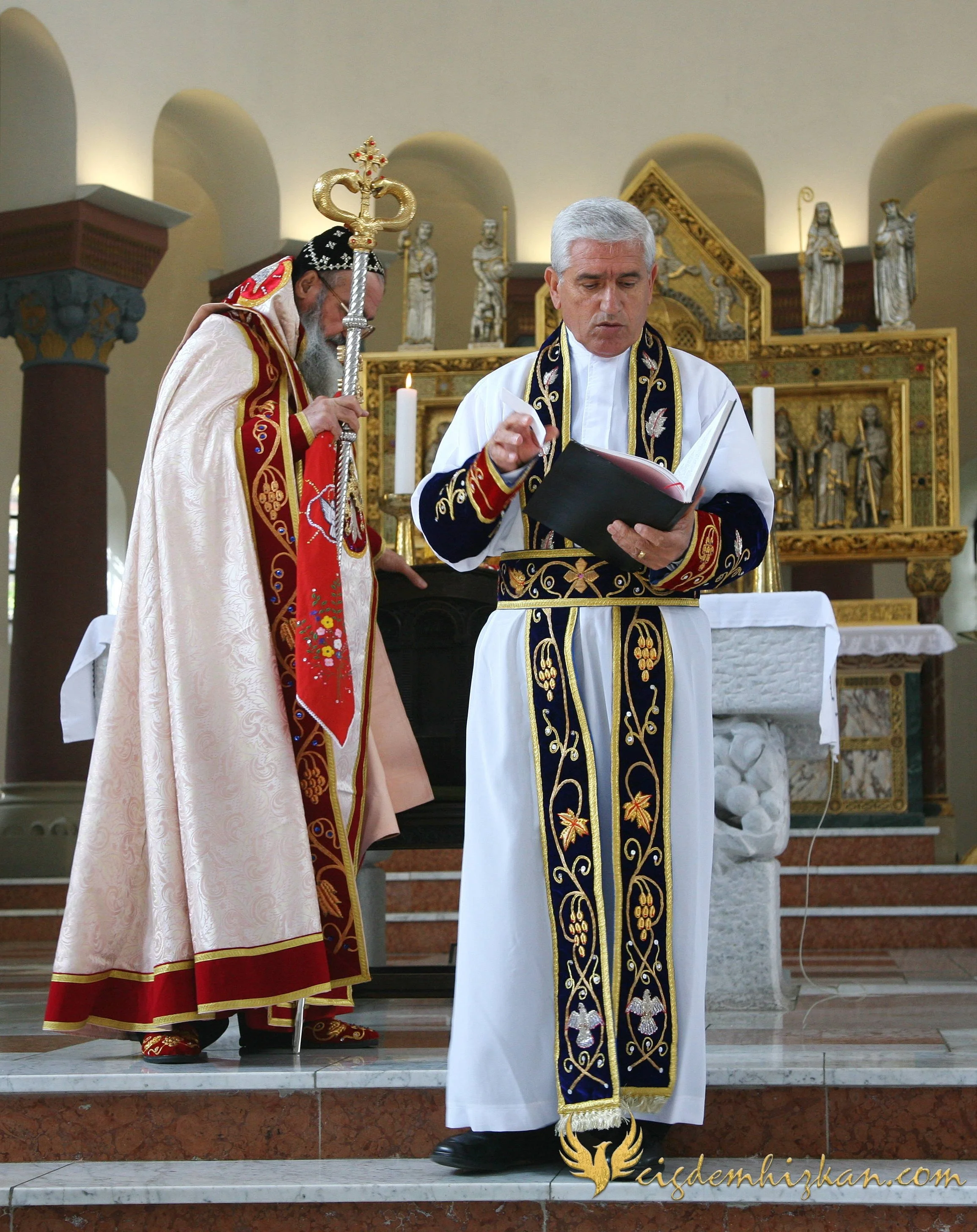 Faith & Community / İnanç ve Topluluk
Syriac Orthodox Church Liturgy – Berlin

A Syriac Orthodox Church ceremony marking the ordination of Abuna Murat Üzel as a priest in Berlin.The photographs document this moment of faith and community during the l