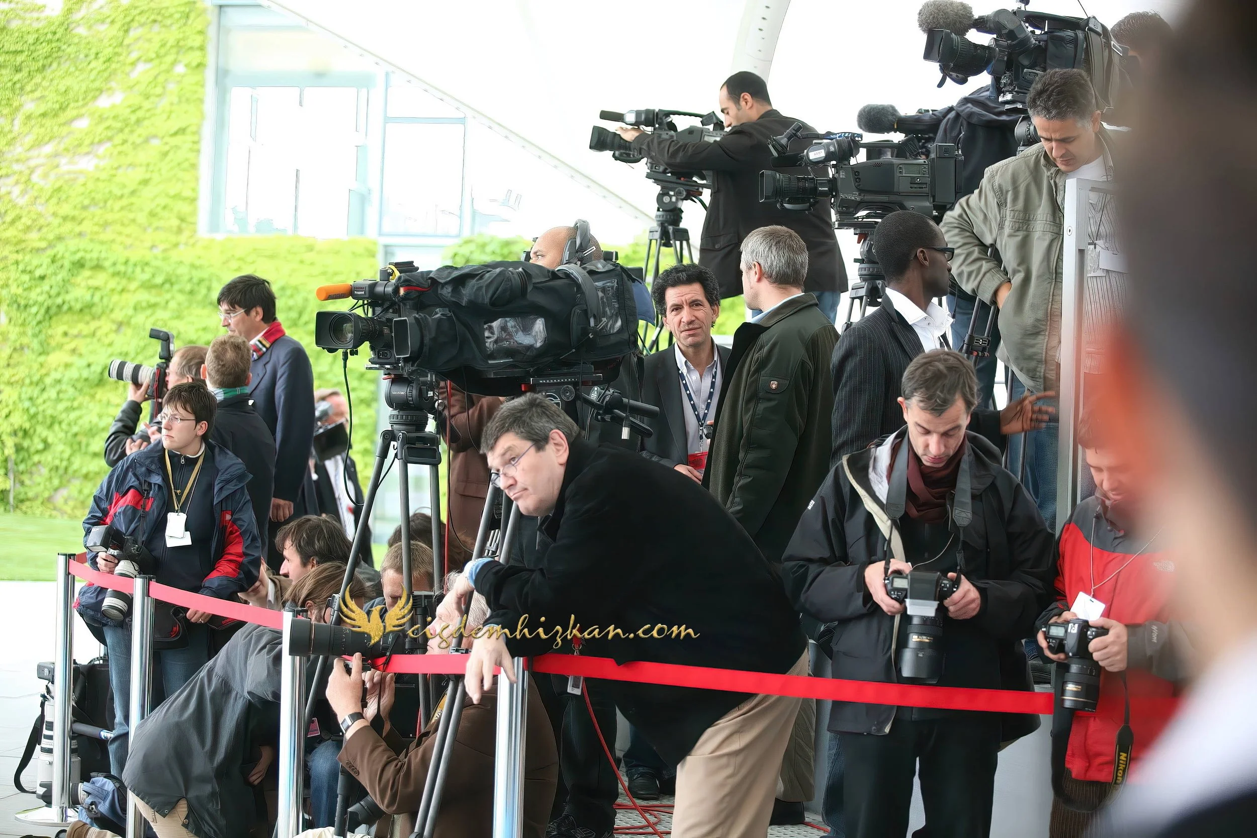 Chancellor Angela Merkel and President Nicolas Sarkozy - Berlin Bundestag 2007 - "Merkozy": Franco-German Relations - Sarkozy's inaugural visit to Berlin - Presse
- Politics & Diplomacy
