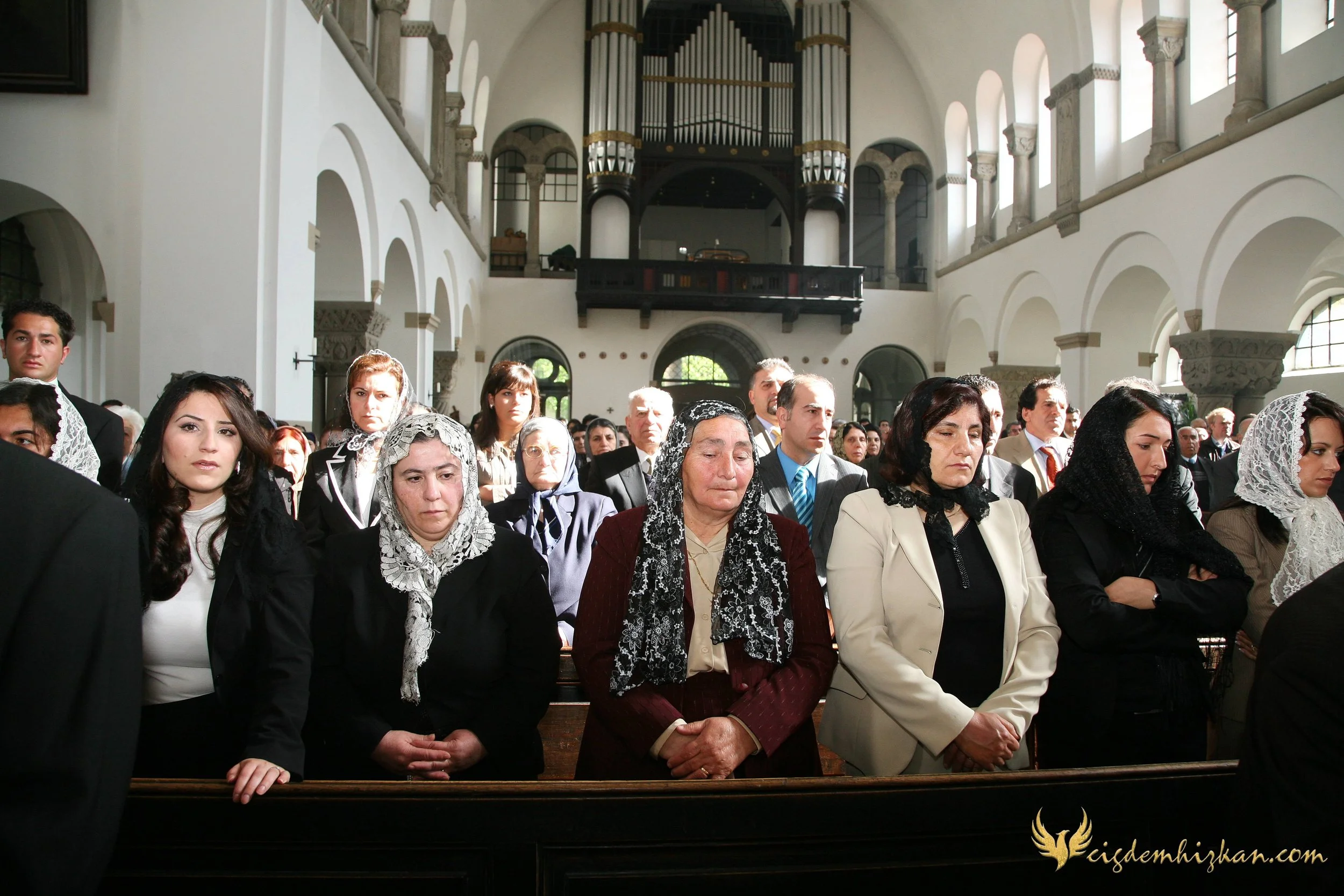 Faith & Community / İnanç ve Topluluk
Syriac Orthodox Church Liturgy – Berlin

A Syriac Orthodox Church ceremony marking the ordination of Abuna Murat Üzel as a priest in Berlin.The photographs document this moment of faith and community during the l