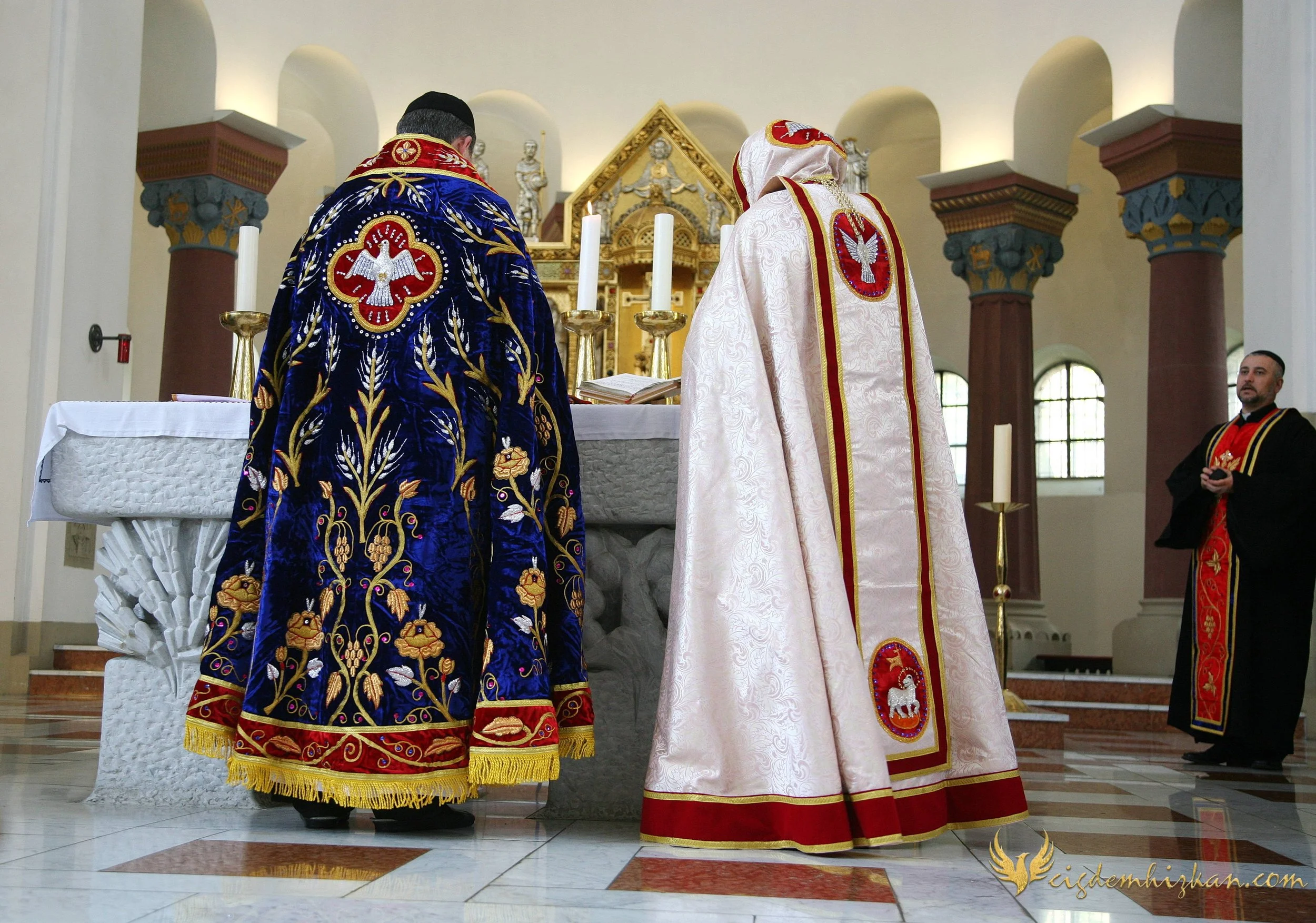 Faith & Community / İnanç ve Topluluk
Syriac Orthodox Church Liturgy – Berlin

A Syriac Orthodox Church ceremony marking the ordination of Abuna Murat Üzel as a priest in Berlin.The photographs document this moment of faith and community during the l