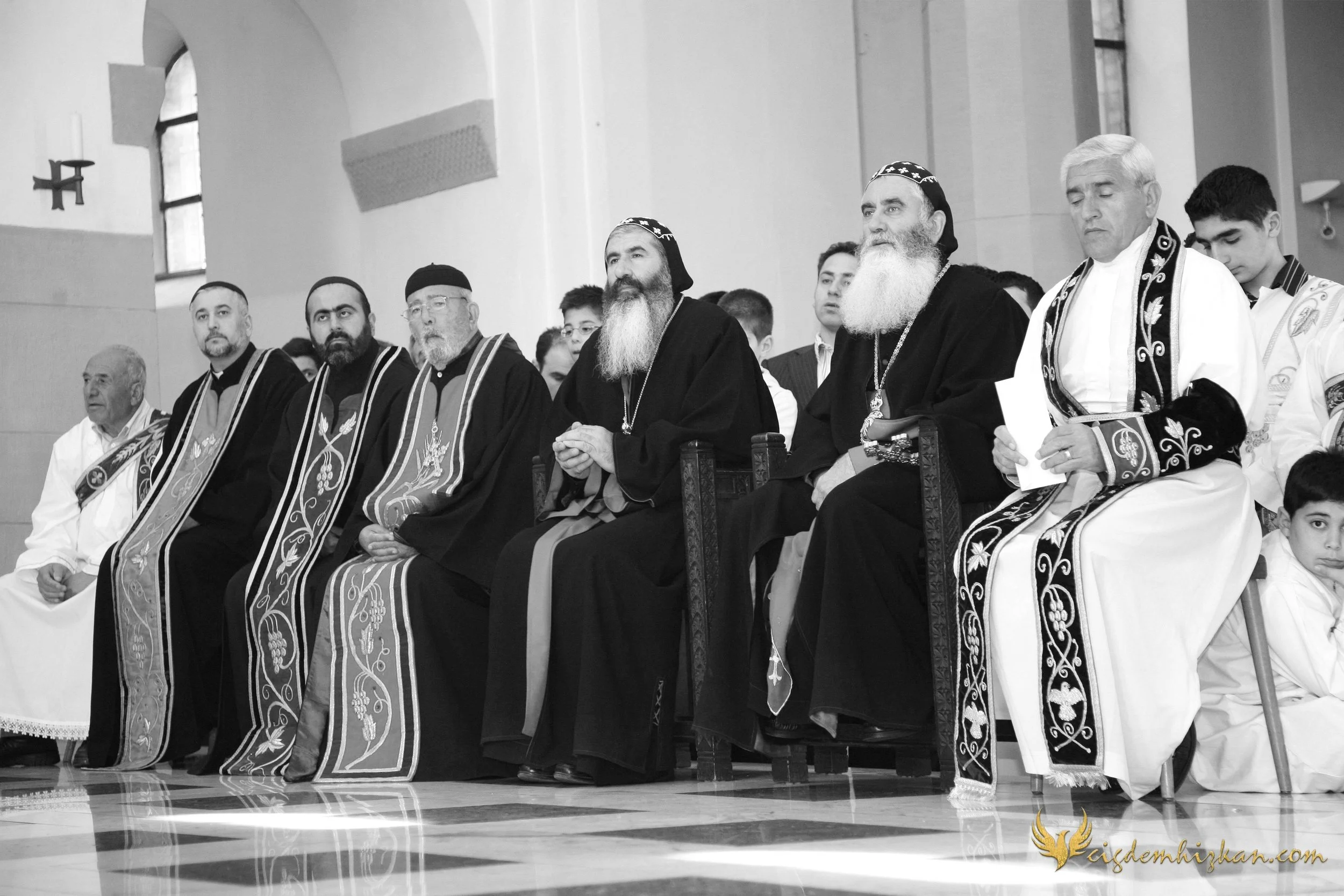Faith & Community / İnanç ve Topluluk
Syriac Orthodox Church Liturgy – Berlin

A Syriac Orthodox Church ceremony marking the ordination of Abuna Murat Üzel as a priest in Berlin.The photographs document this moment of faith and community during the l