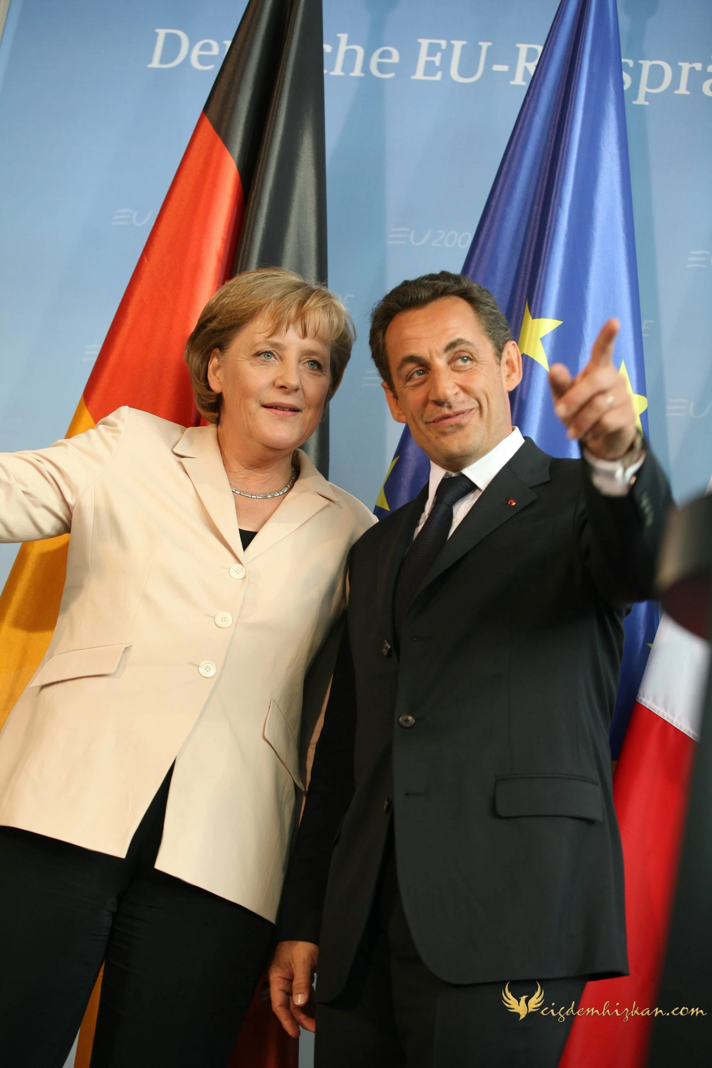 Almanya eski Başbakanı Angela Merkel ve eski Fransa Cumhurbaşkanı Nicolas Sarkozy. Almanya–Fransa siyasi iş birliği, AB zirveleri ve gayriresmî diplomatik görüşmeler.
Former German Chancellor Angela Merkel and former French President Nicolas Sarkozy.
