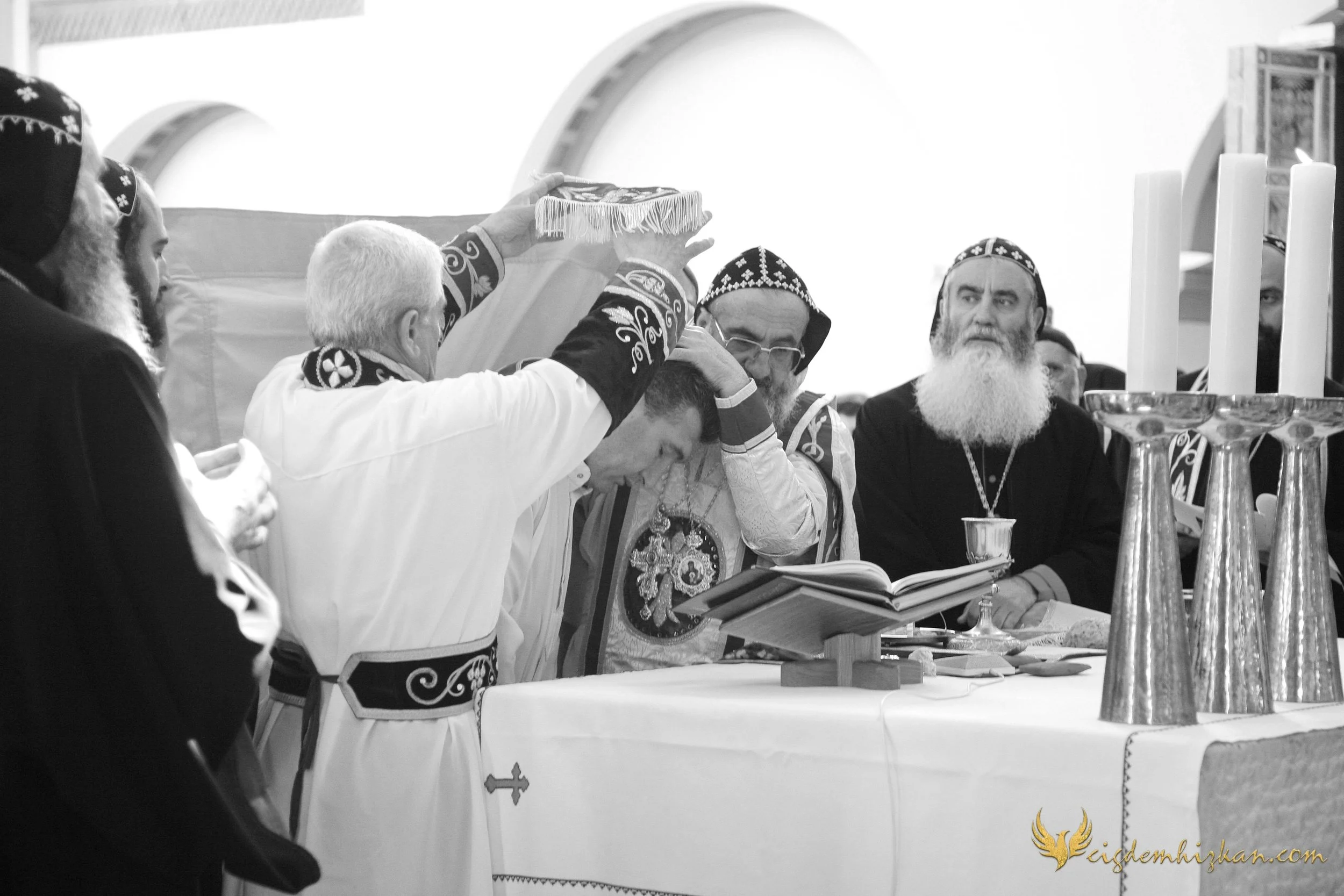 Faith & Community / İnanç ve Topluluk
Syriac Orthodox Church Liturgy – Berlin

A Syriac Orthodox Church ceremony marking the ordination of Abuna Murat Üzel as a priest in Berlin.The photographs document this moment of faith and community during the l