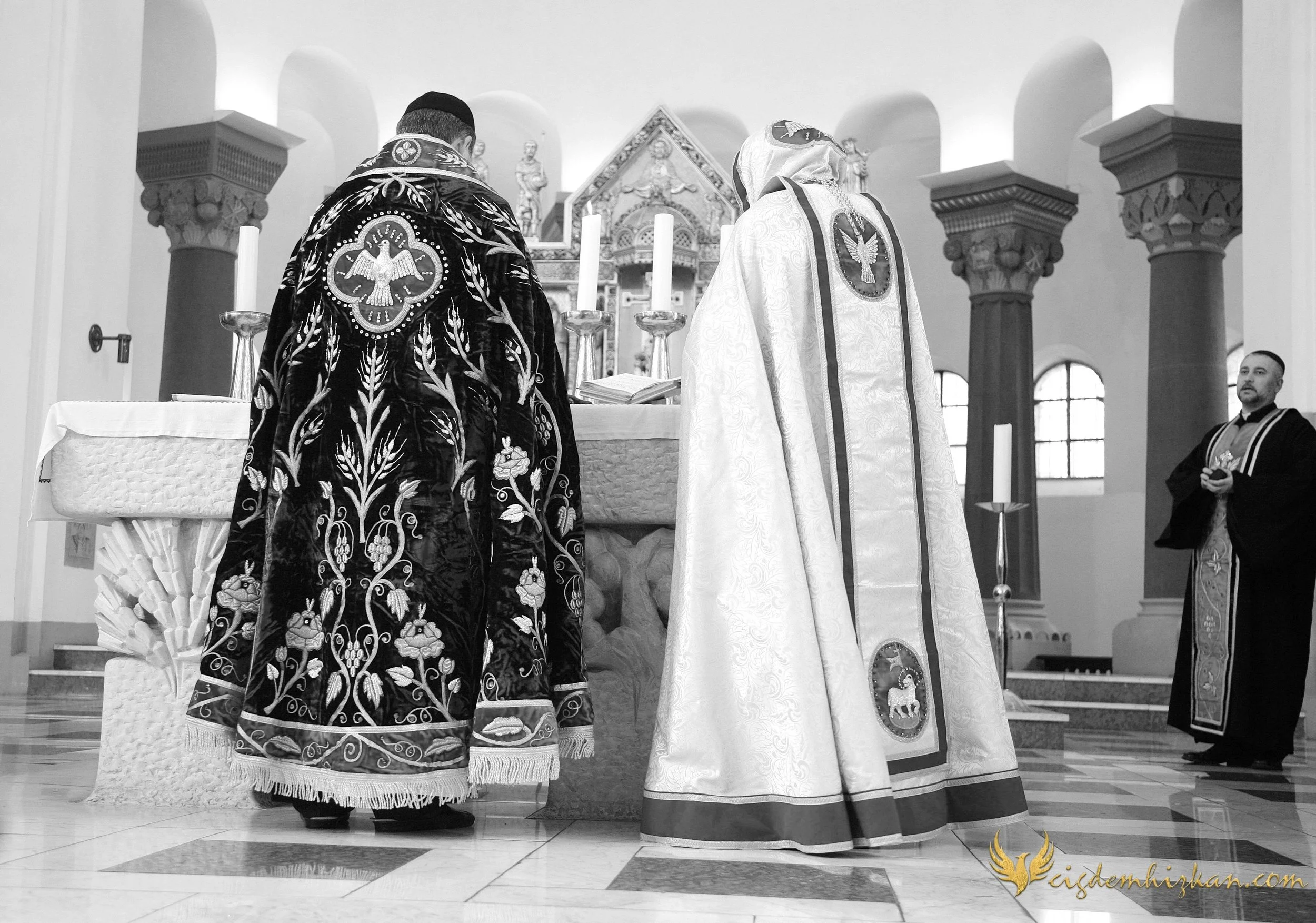 Faith & Community / İnanç ve Topluluk
Syriac Orthodox Church Liturgy – Berlin

A Syriac Orthodox Church ceremony marking the ordination of Abuna Murat Üzel as a priest in Berlin.The photographs document this moment of faith and community during the l