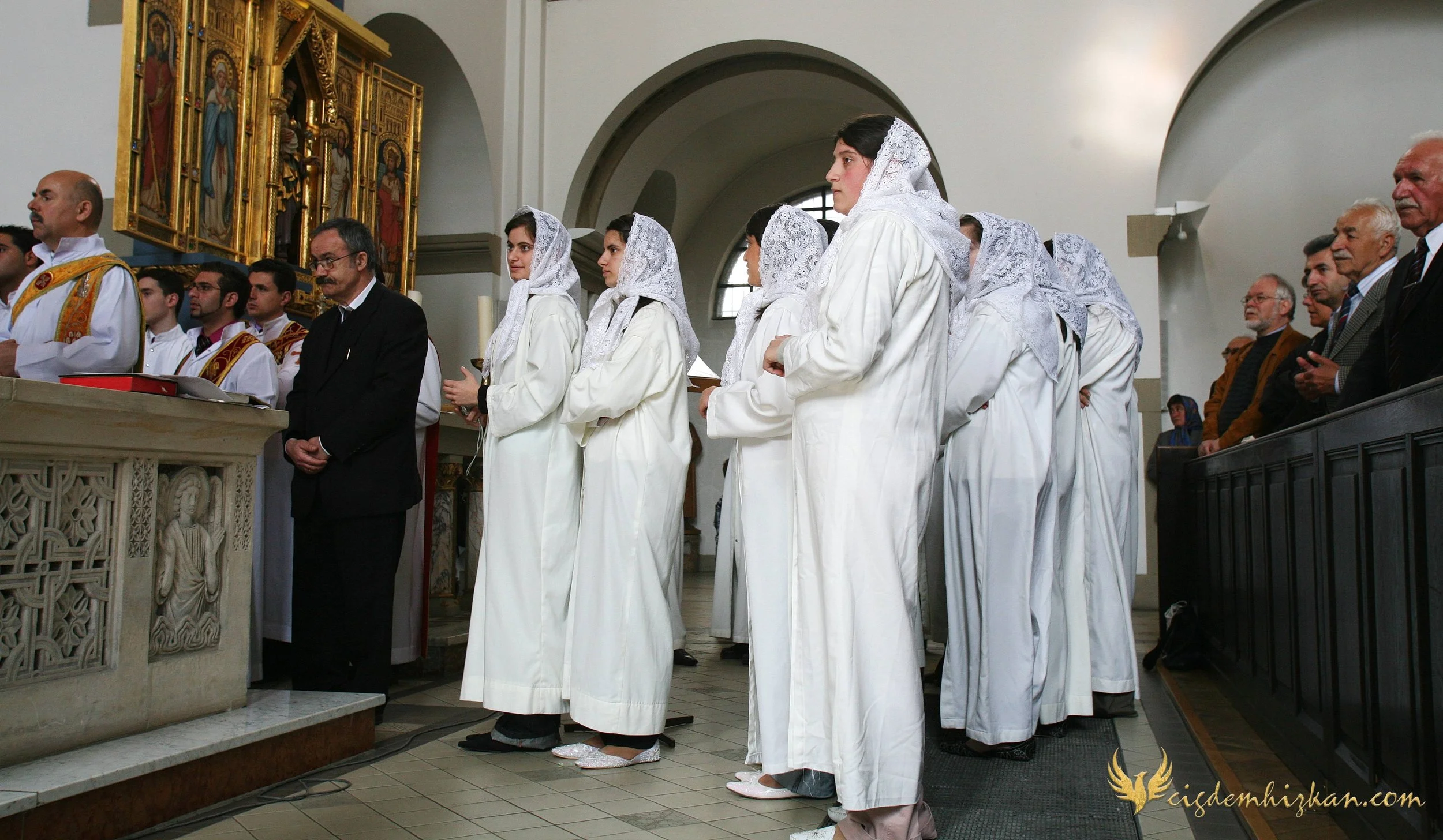 Faith & Community / İnanç ve Topluluk
Syriac Orthodox Church Liturgy – Berlin

A Syriac Orthodox Church ceremony marking the ordination of Abuna Murat Üzel as a priest in Berlin.The photographs document this moment of faith and community during the l