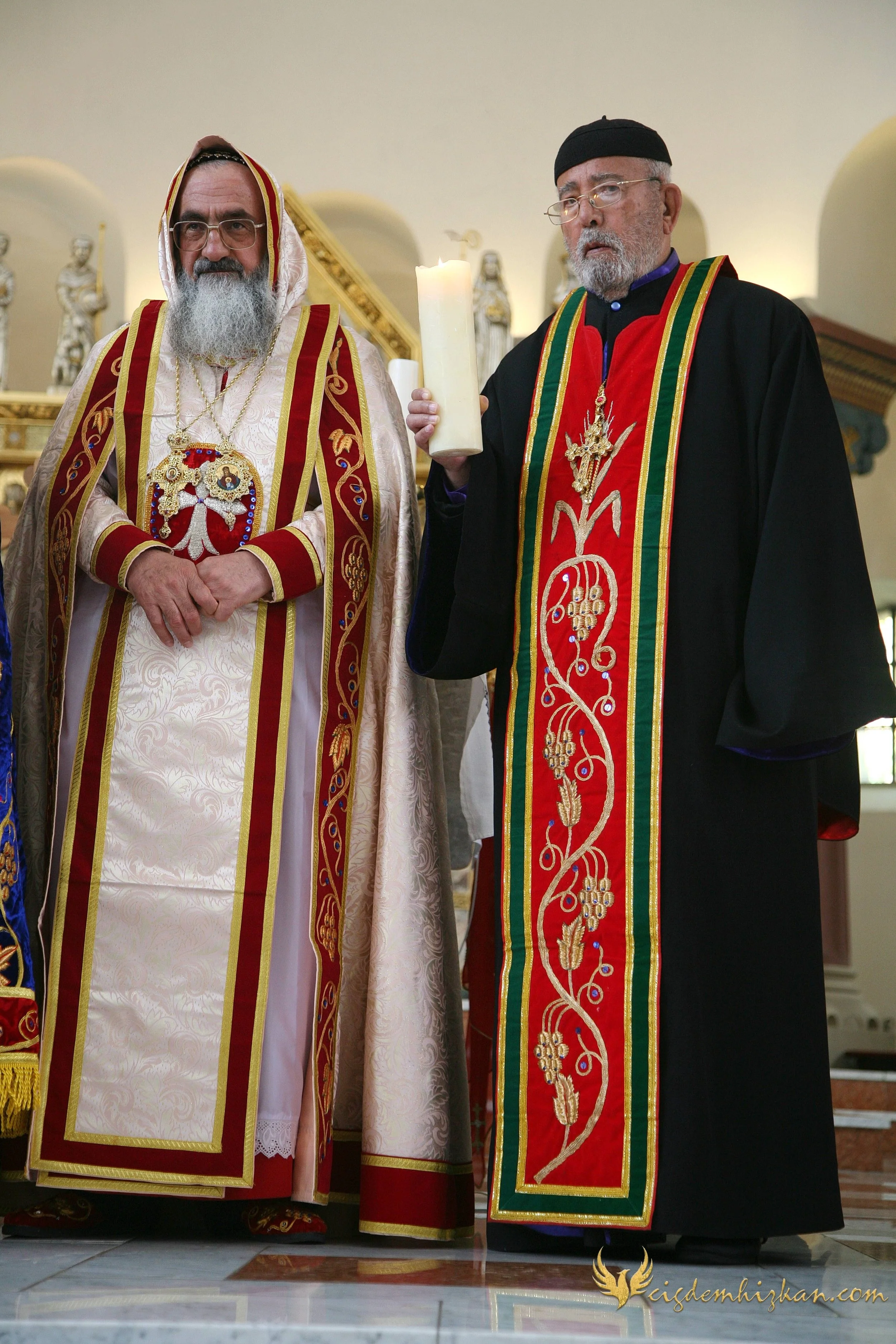 Faith & Community / İnanç ve Topluluk
Syriac Orthodox Church Liturgy – Berlin

A Syriac Orthodox Church ceremony marking the ordination of Abuna Murat Üzel as a priest in Berlin.The photographs document this moment of faith and community during the l