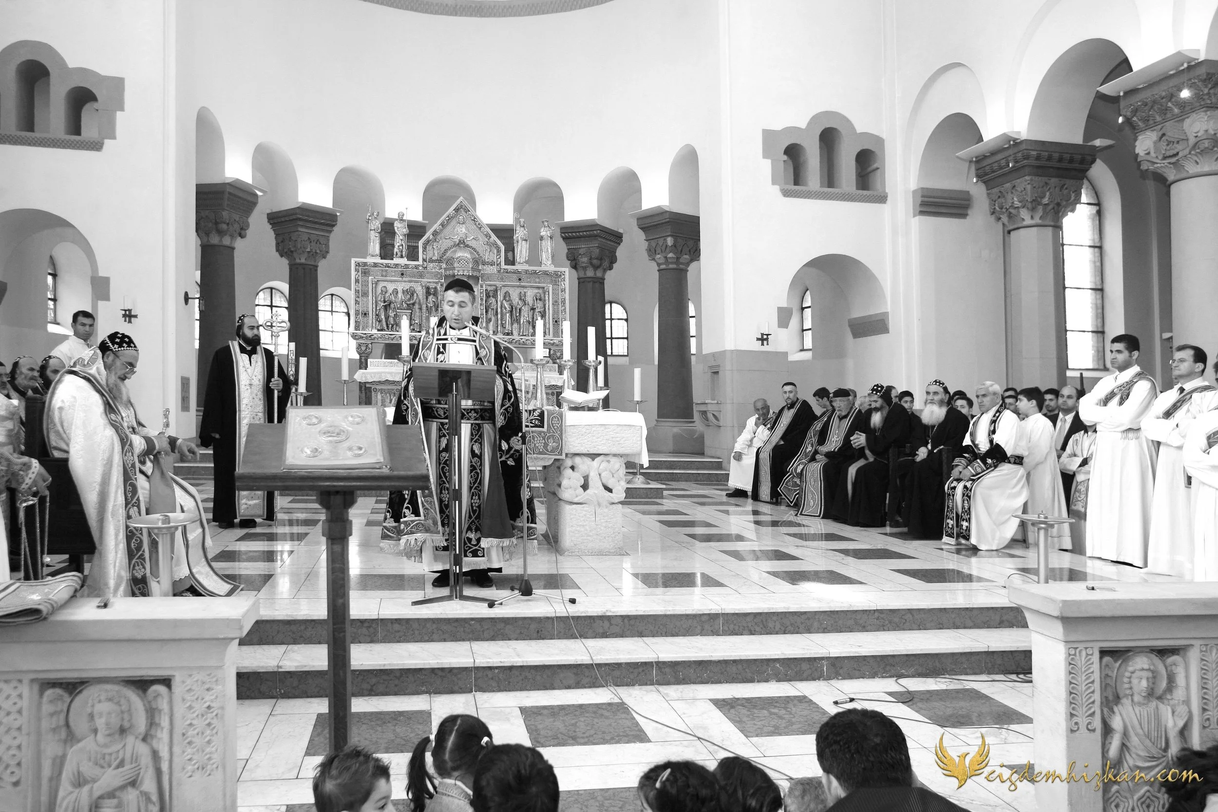 Faith & Community / İnanç ve Topluluk
Syriac Orthodox Church Liturgy – Berlin

A Syriac Orthodox Church ceremony marking the ordination of Abuna Murat Üzel as a priest in Berlin.The photographs document this moment of faith and community during the l
