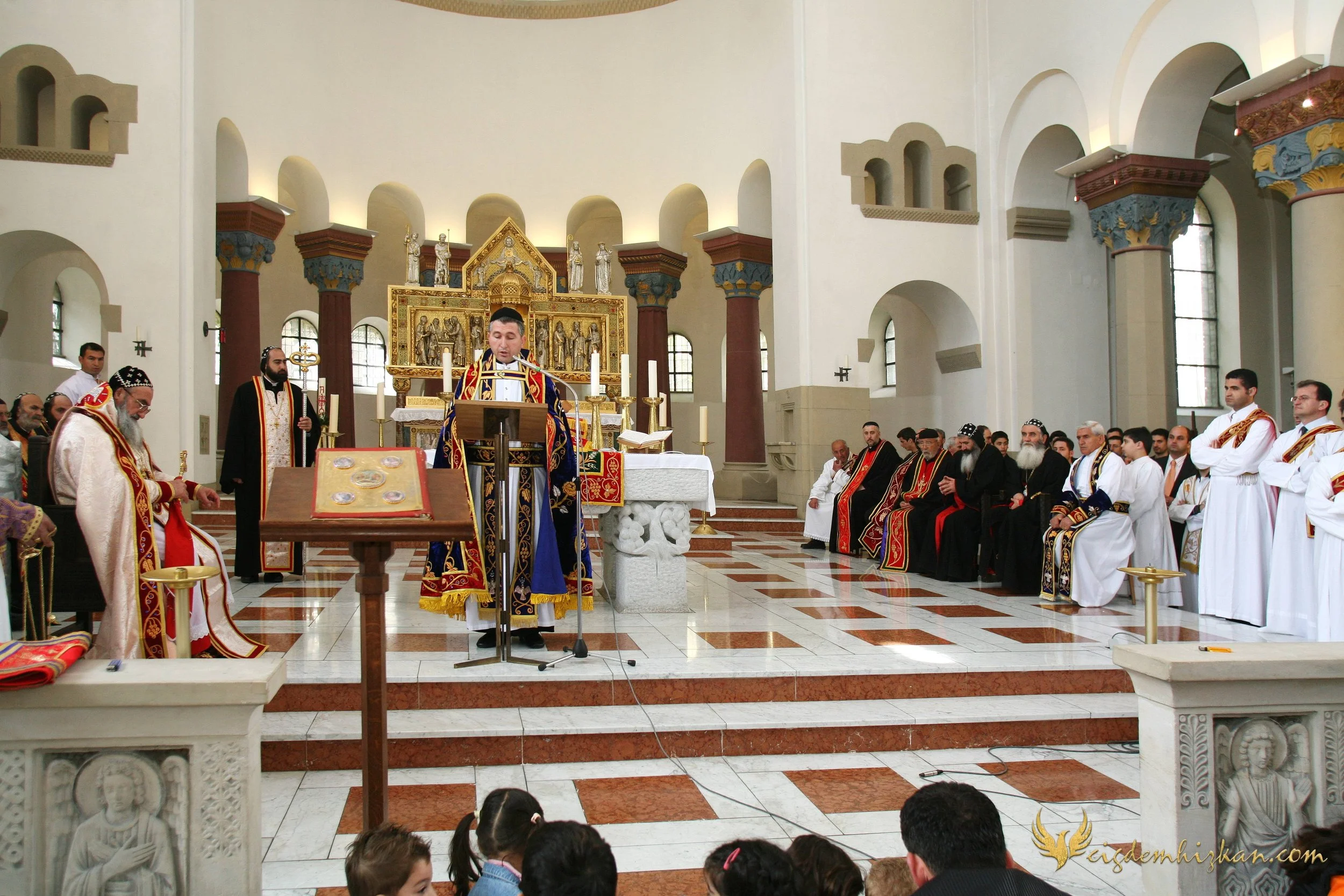Faith & Community / İnanç ve Topluluk
Syriac Orthodox Church Liturgy – Berlin

A Syriac Orthodox Church ceremony marking the ordination of Abuna Murat Üzel as a priest in Berlin.The photographs document this moment of faith and community during the l