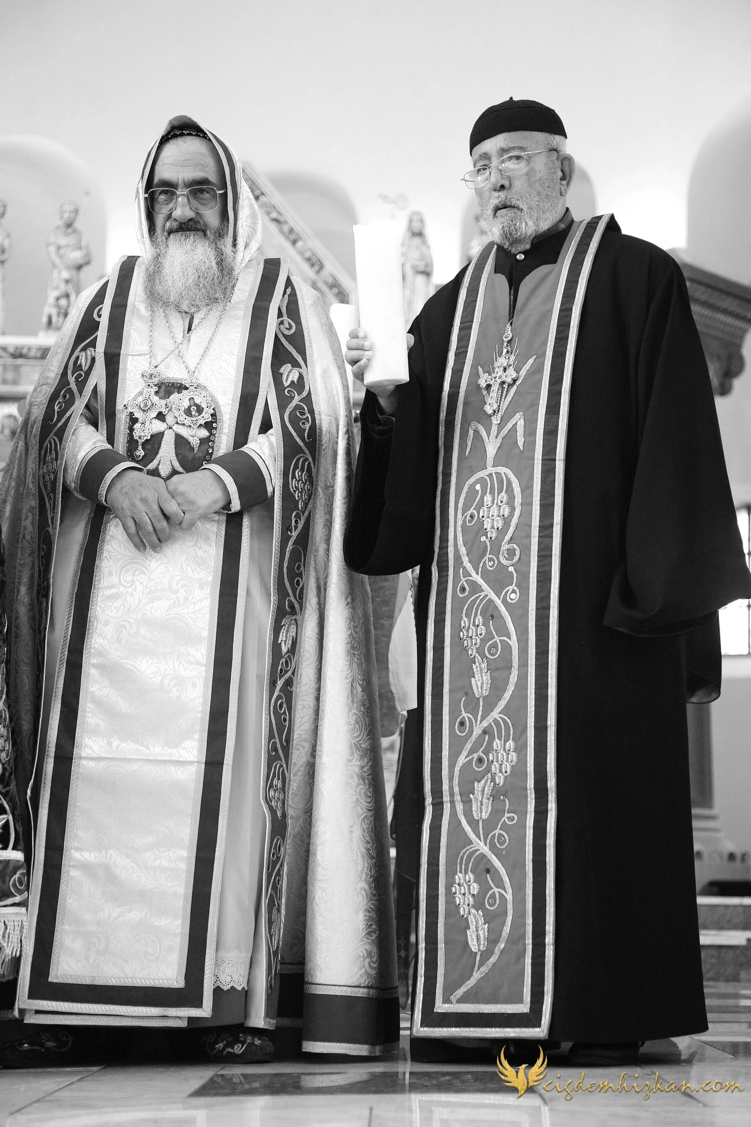 Faith & Community / İnanç ve Topluluk
Syriac Orthodox Church Liturgy – Berlin

A Syriac Orthodox Church ceremony marking the ordination of Abuna Murat Üzel as a priest in Berlin.The photographs document this moment of faith and community during the l