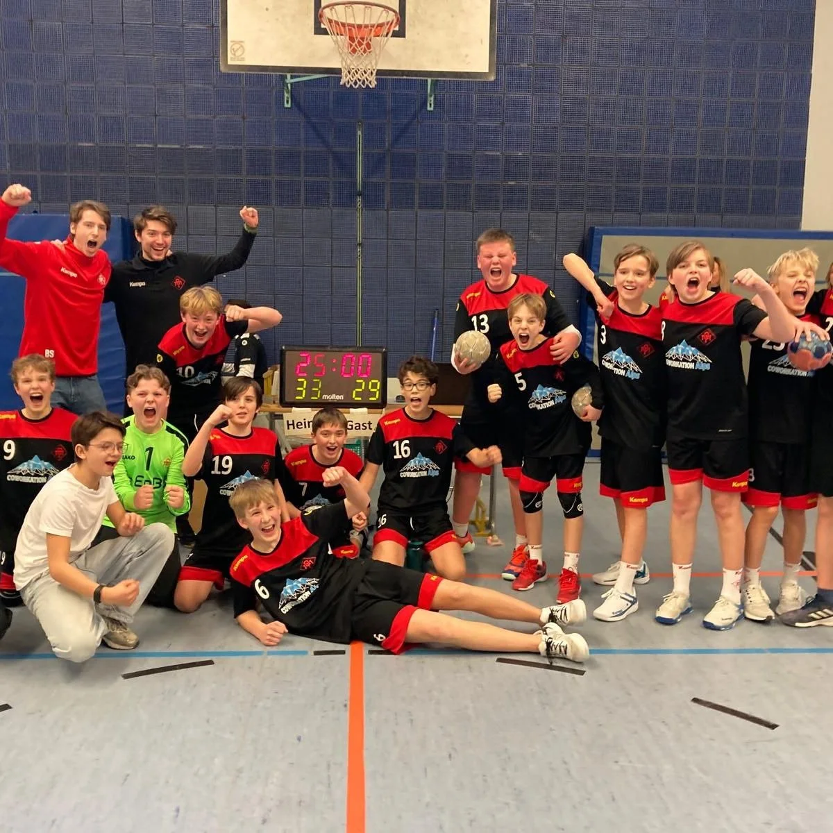 Unsere C-Jugend startet sehr gut in 2026🔥

Unsere m&auml;nnliche C-Jugenden konnten heute 2 Siege verbuchen. So kann es weitergehen! 👏

*TSV M&uuml;nchen-Ost II - SV Bruckm&uuml;hl 33:29*

Der TSV M&uuml;nchen-Ost II lieferte sich heute ein spannen