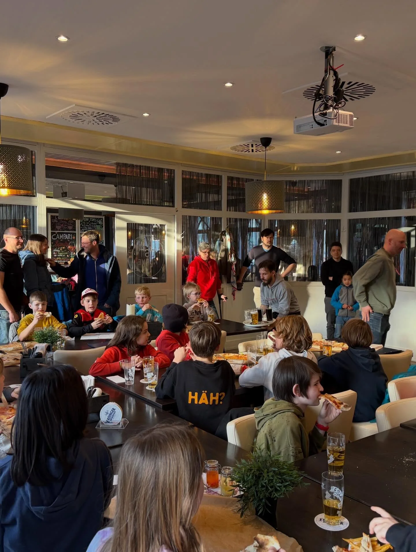 Mit einem lachenden und nat&uuml;rlich einem weinenden Auge verabschiedet sich unsere mE von vielen 2015er Talenten in die D-Jugend. 

Ein ganz besonderer Dank geht an unseren Felix, der den Jungs in den letzten Jahren mit viel Freude und guten Handb