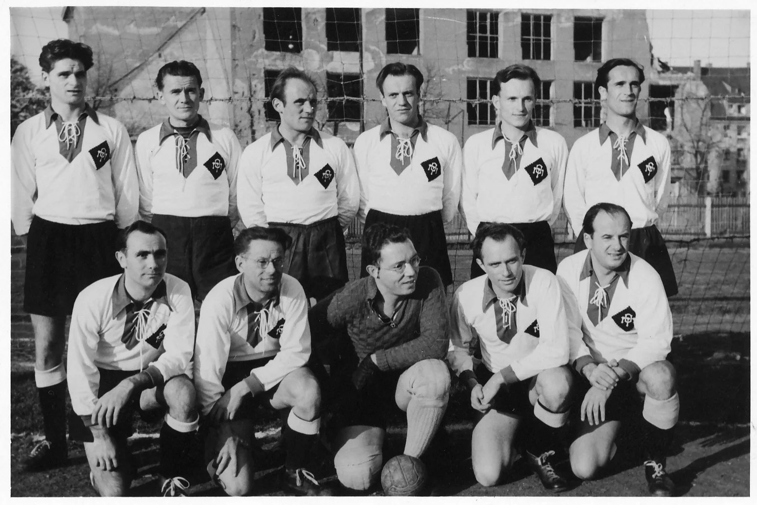 1954-Maennermannschaft.jpg