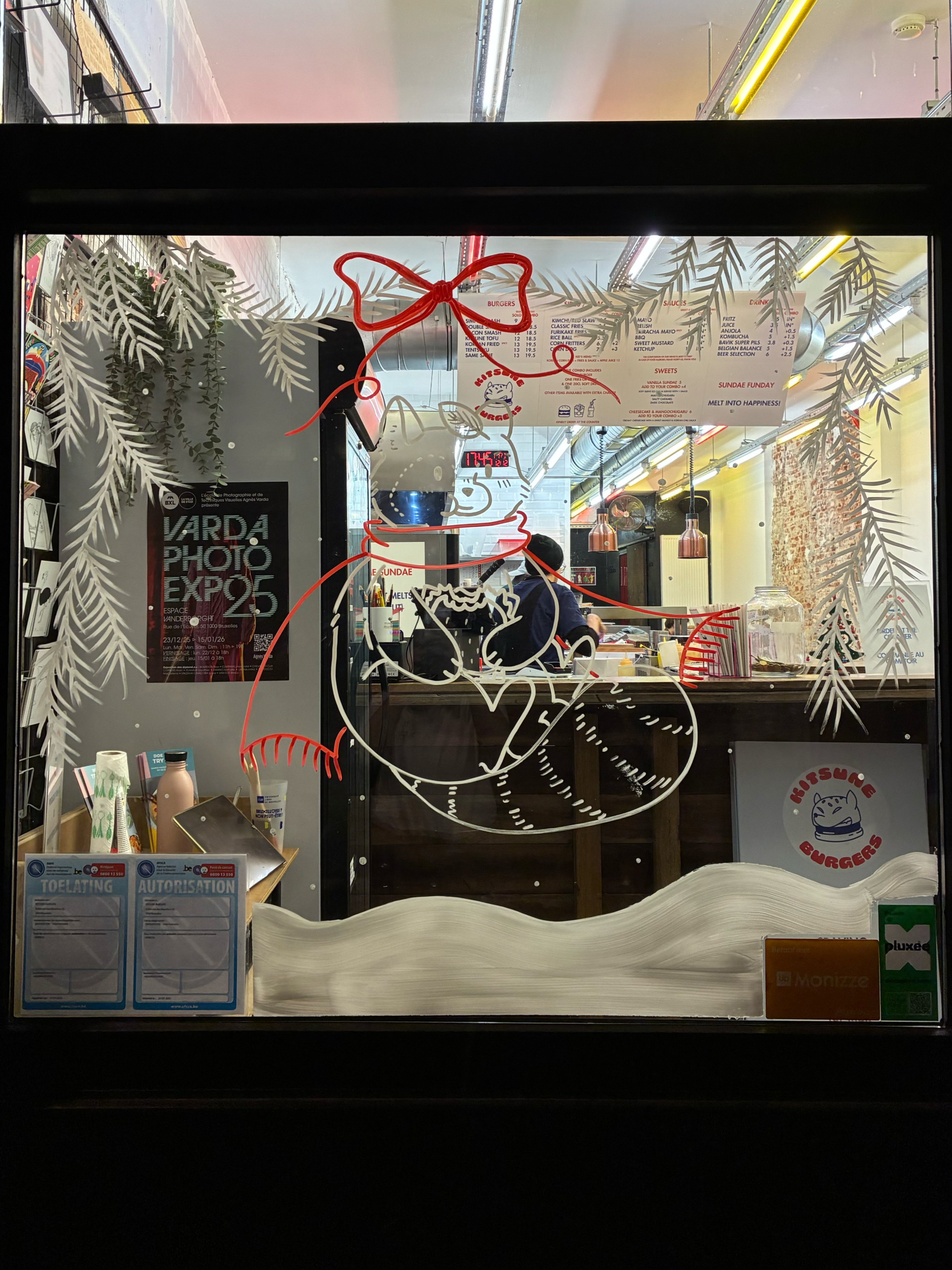 Création d'une fresque de Noël pour la vitrine de Kitsune Burgers (Bruxelles) ☼ Décembre 2026