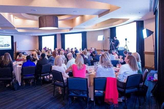 Her kurumun kültürü, ihtiyacı ve hedefi farklıdır. Lumora Akademi, kurumlara yönelik eğitim paketlerini, kurumunuzun dinamiğini anlamaya yönelik kısa bir ön görüşme sonrasında özelleştirir.